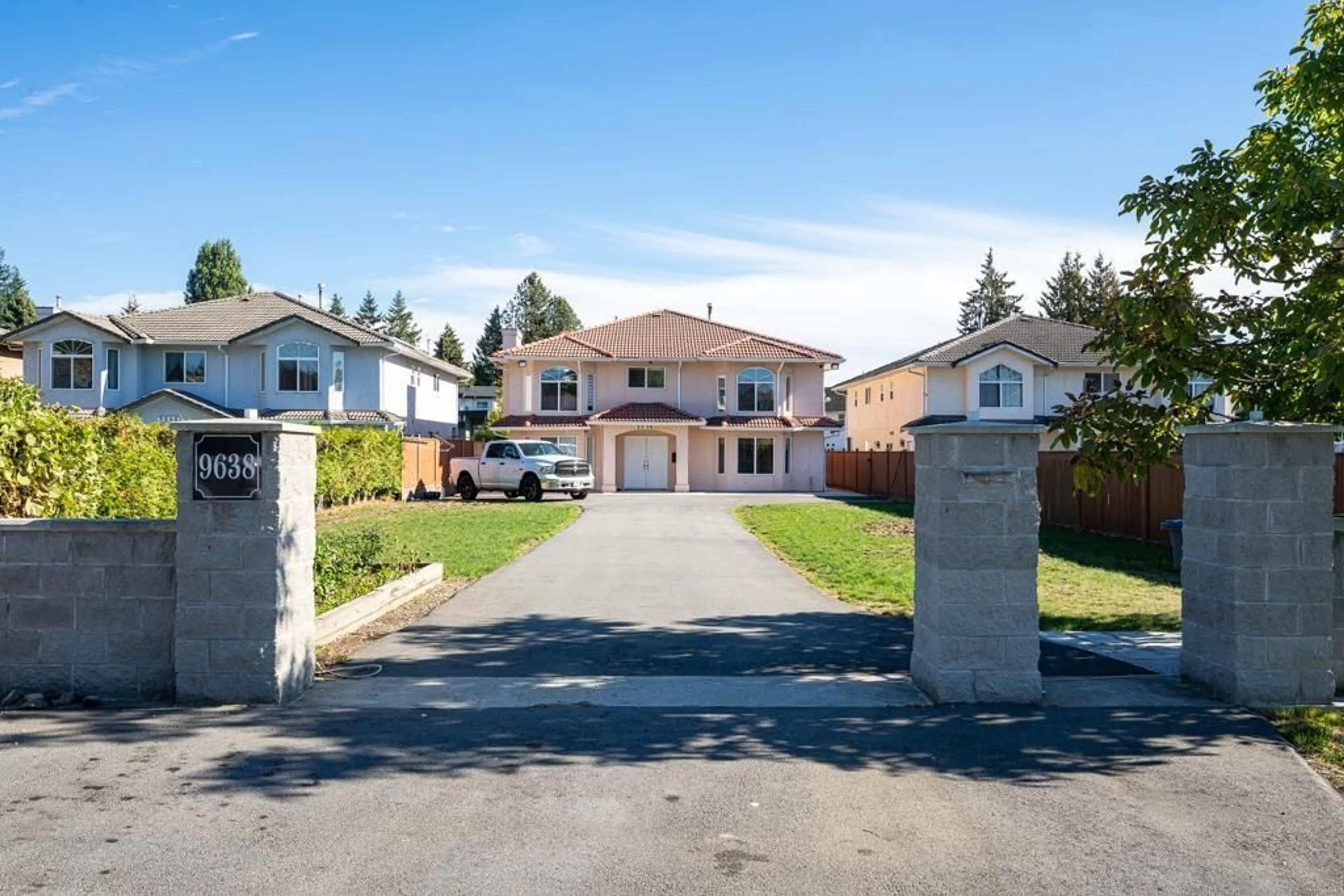A pic from outside/outdoor area/front of a property/back of a property/a pic from drone, street for 9638 131, Surrey British Columbia V3T3P3