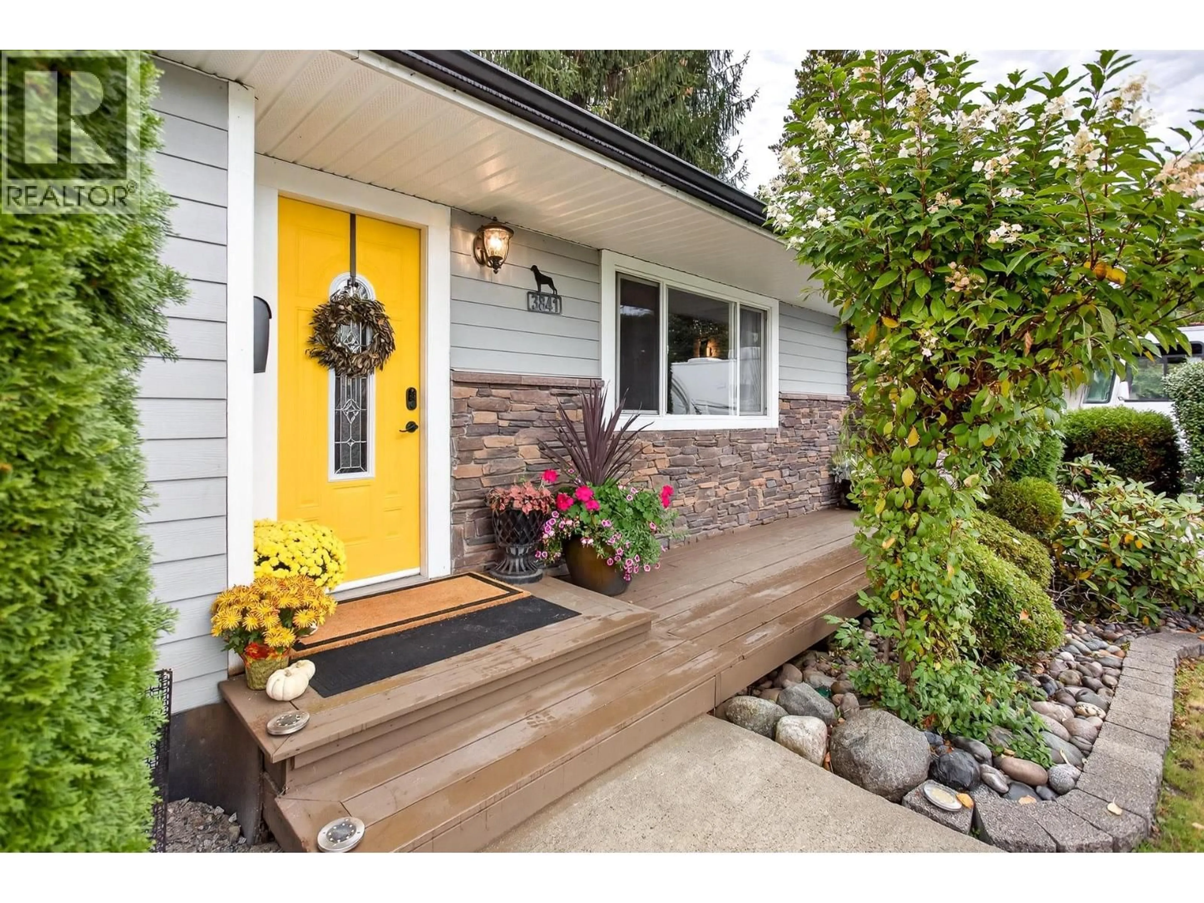 Home with vinyl exterior material, street for 3841 ST. THOMAS STREET, Port Coquitlam British Columbia V3B2Z2