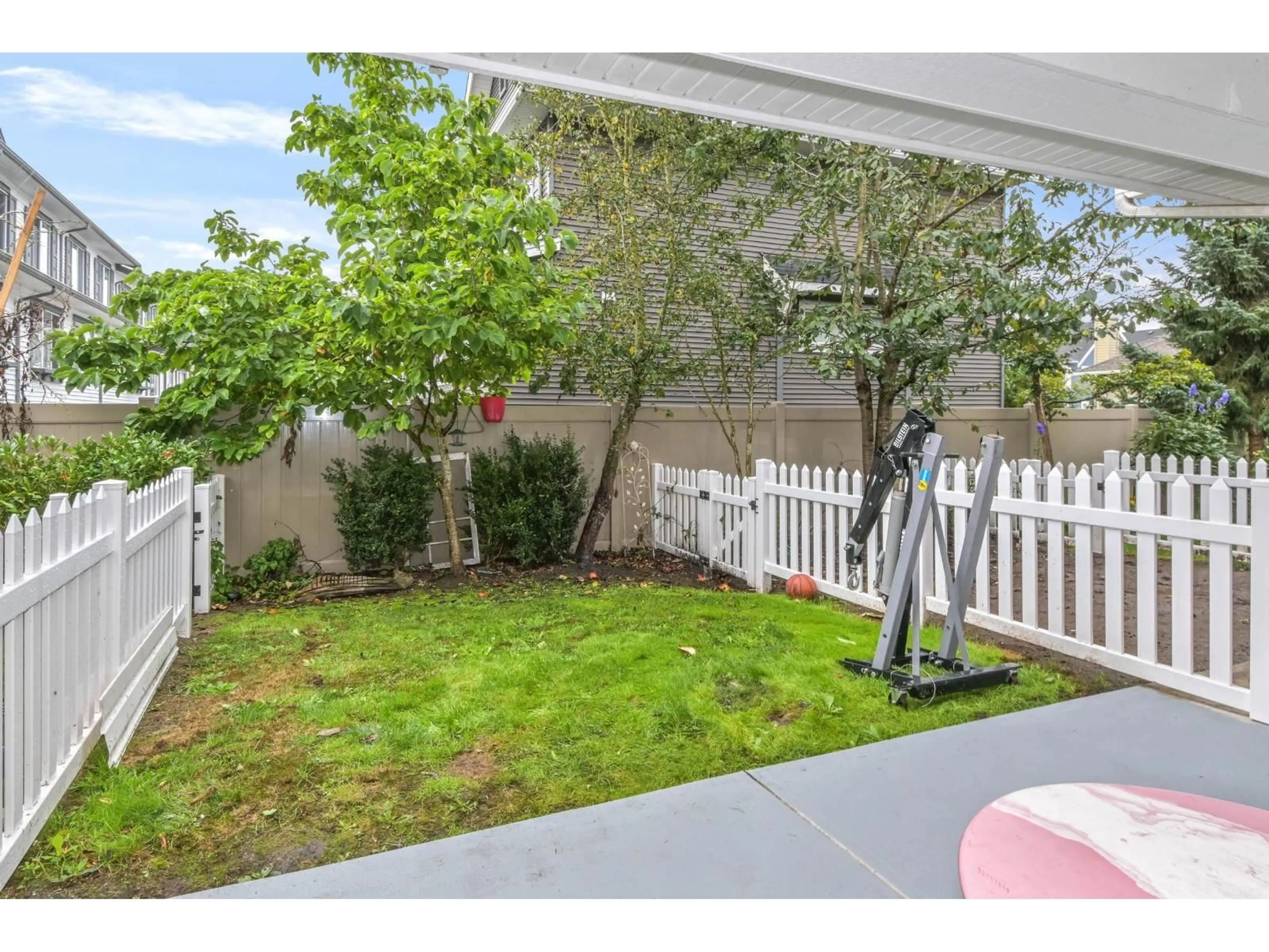 Patio, street for 26 - 16228 16, Surrey British Columbia V4A1S7