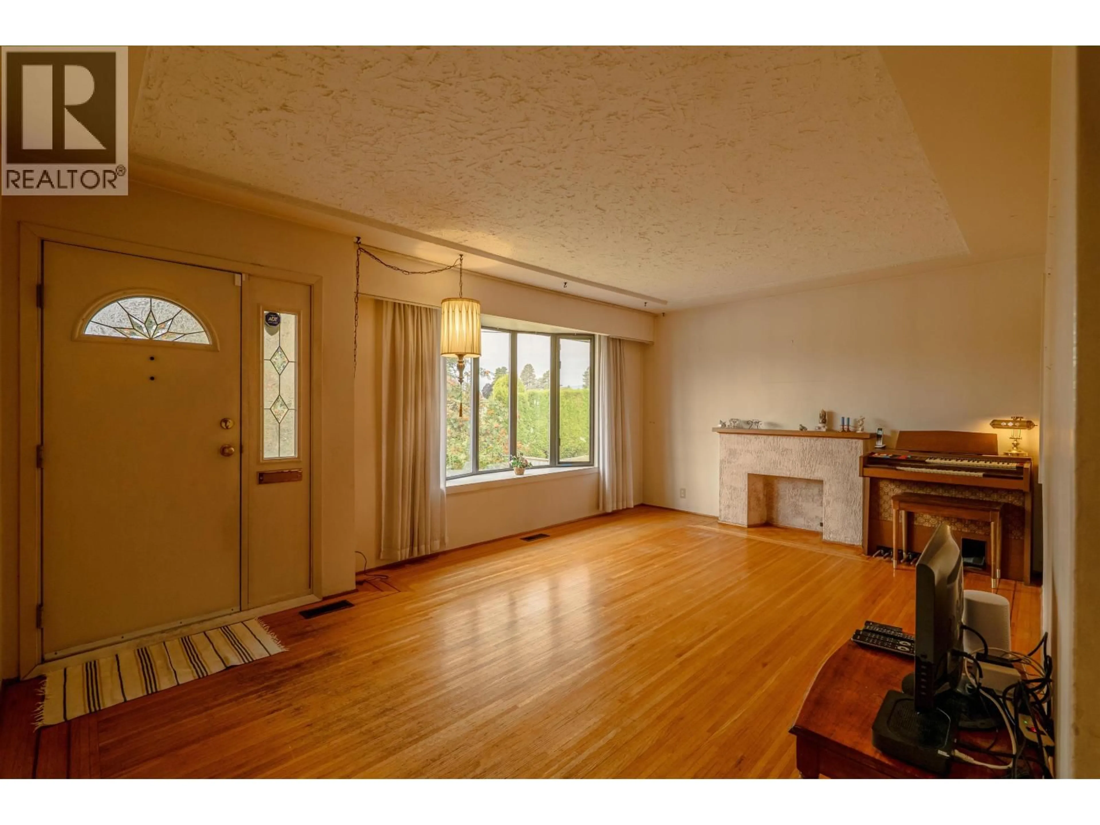 Unknown for 4638 ROYAL OAK AVENUE, Burnaby British Columbia V5G3M5