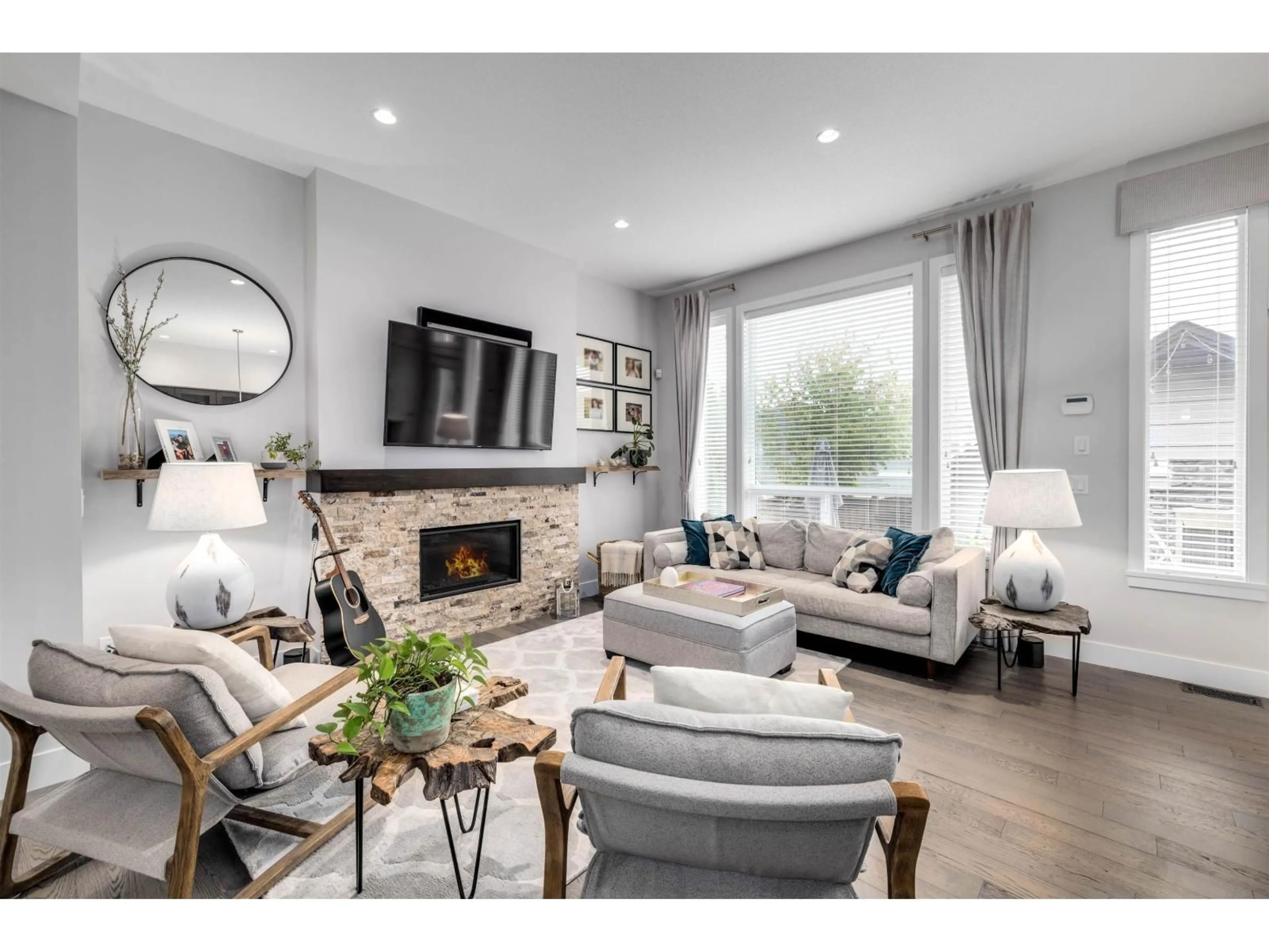 Living room with furniture, unknown for 2115 166, Surrey British Columbia V3Z9X8