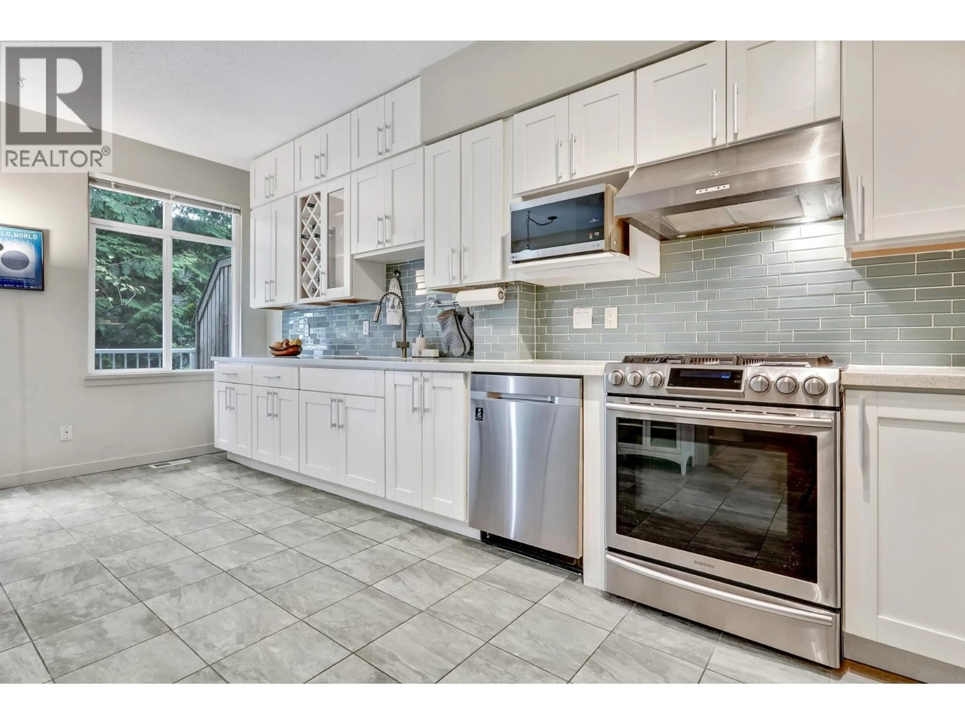 Open concept kitchen, ceramic/tile floor for 3264 CLERMONT MEWS, Vancouver British Columbia V5S4X3