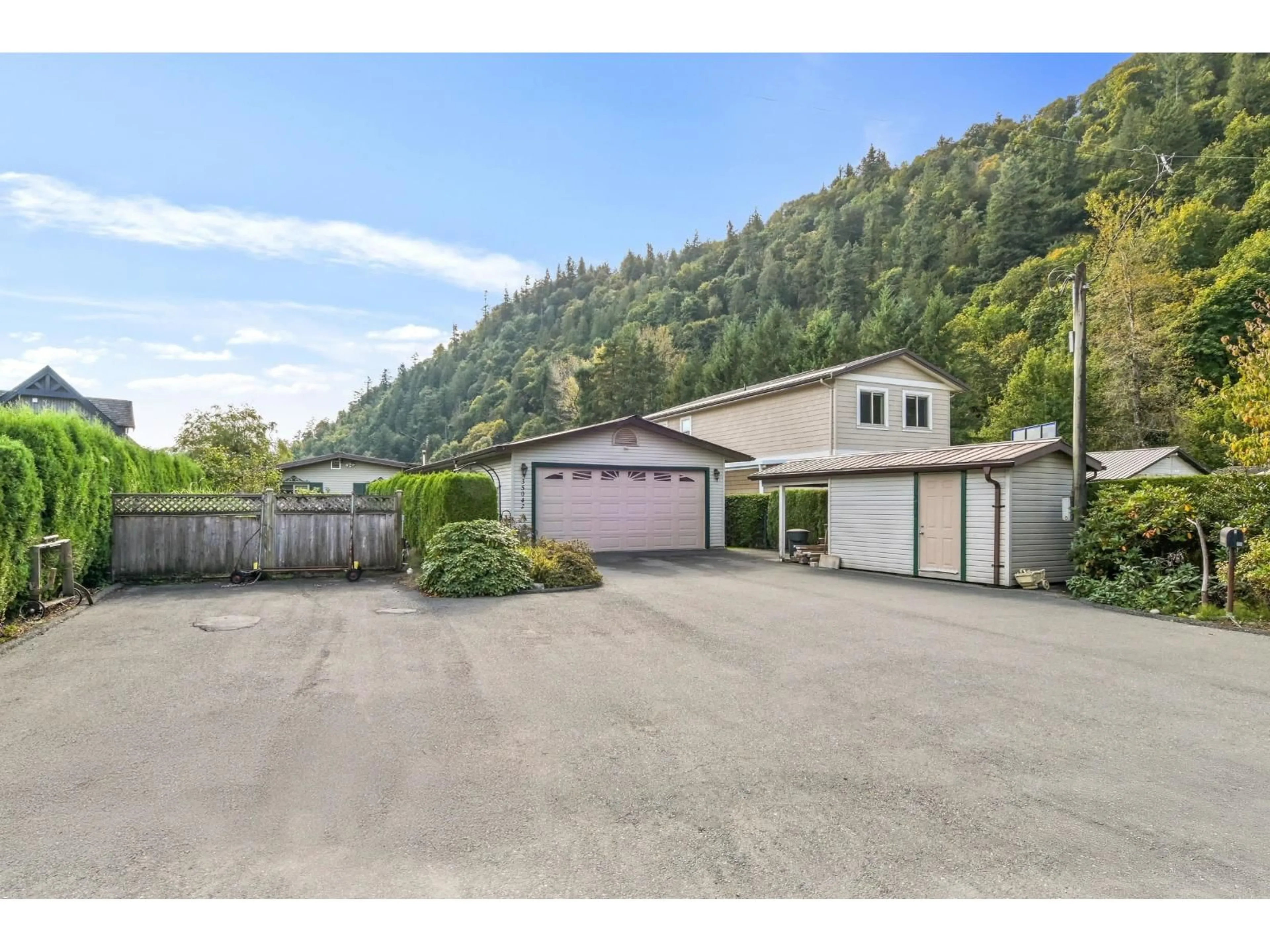 A pic from outside/outdoor area/front of a property/back of a property/a pic from drone, mountain view for 35042 SWARD, Mission British Columbia V2V7H2