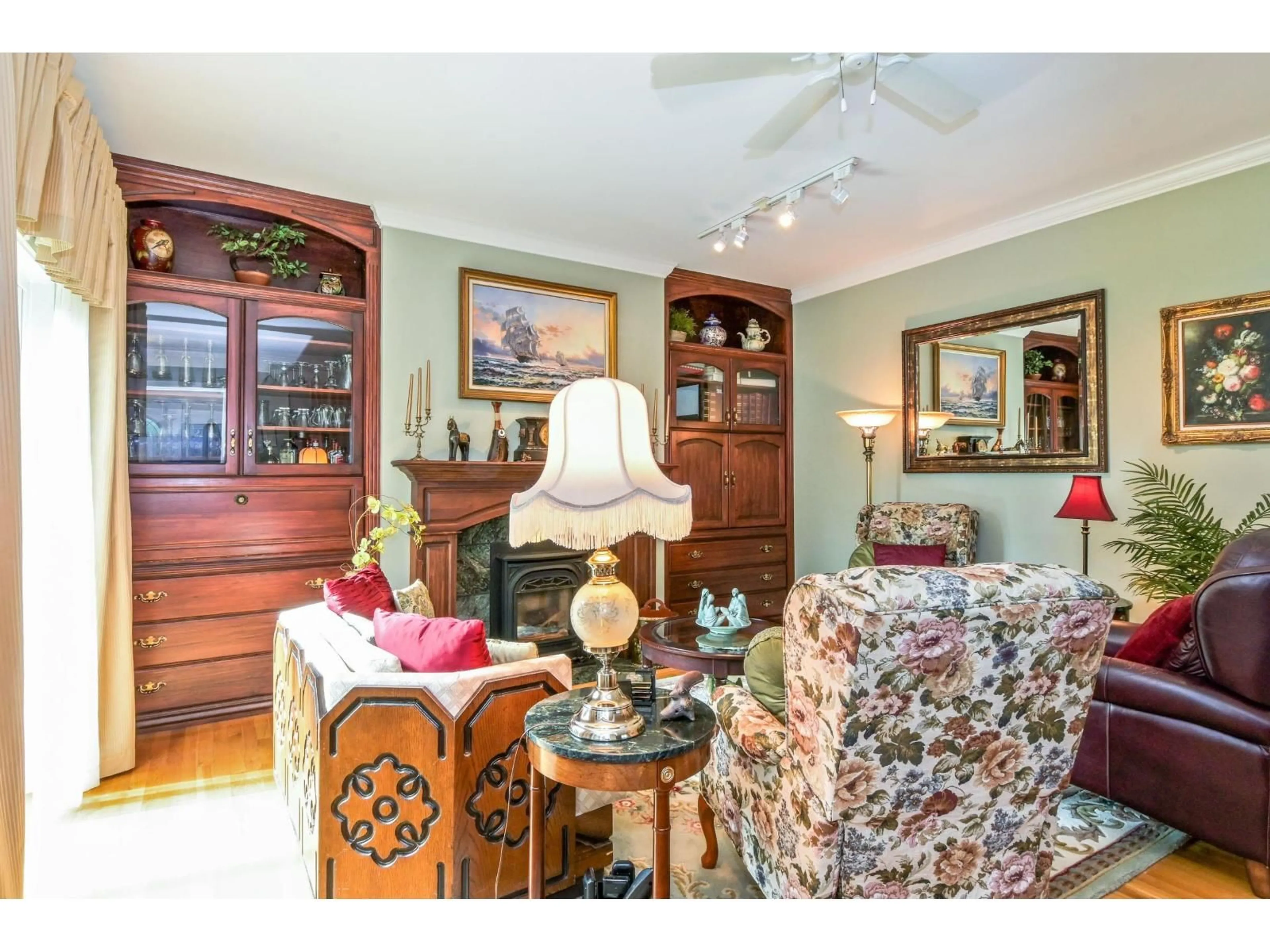 Living room with furniture, unknown for 35042 SWARD, Mission British Columbia V2V7H2