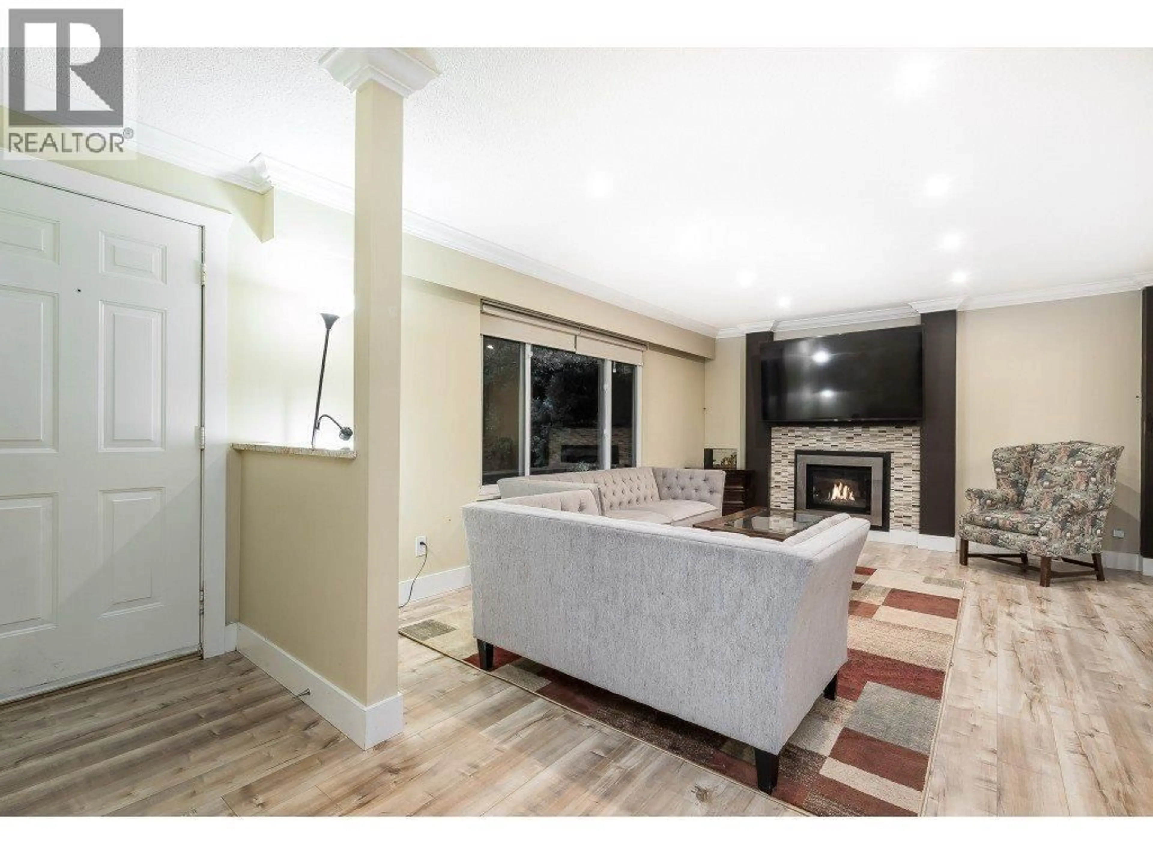 Living room with furniture, unknown for 3228 CEDAR DRIVE, Port Coquitlam British Columbia V3B3C4