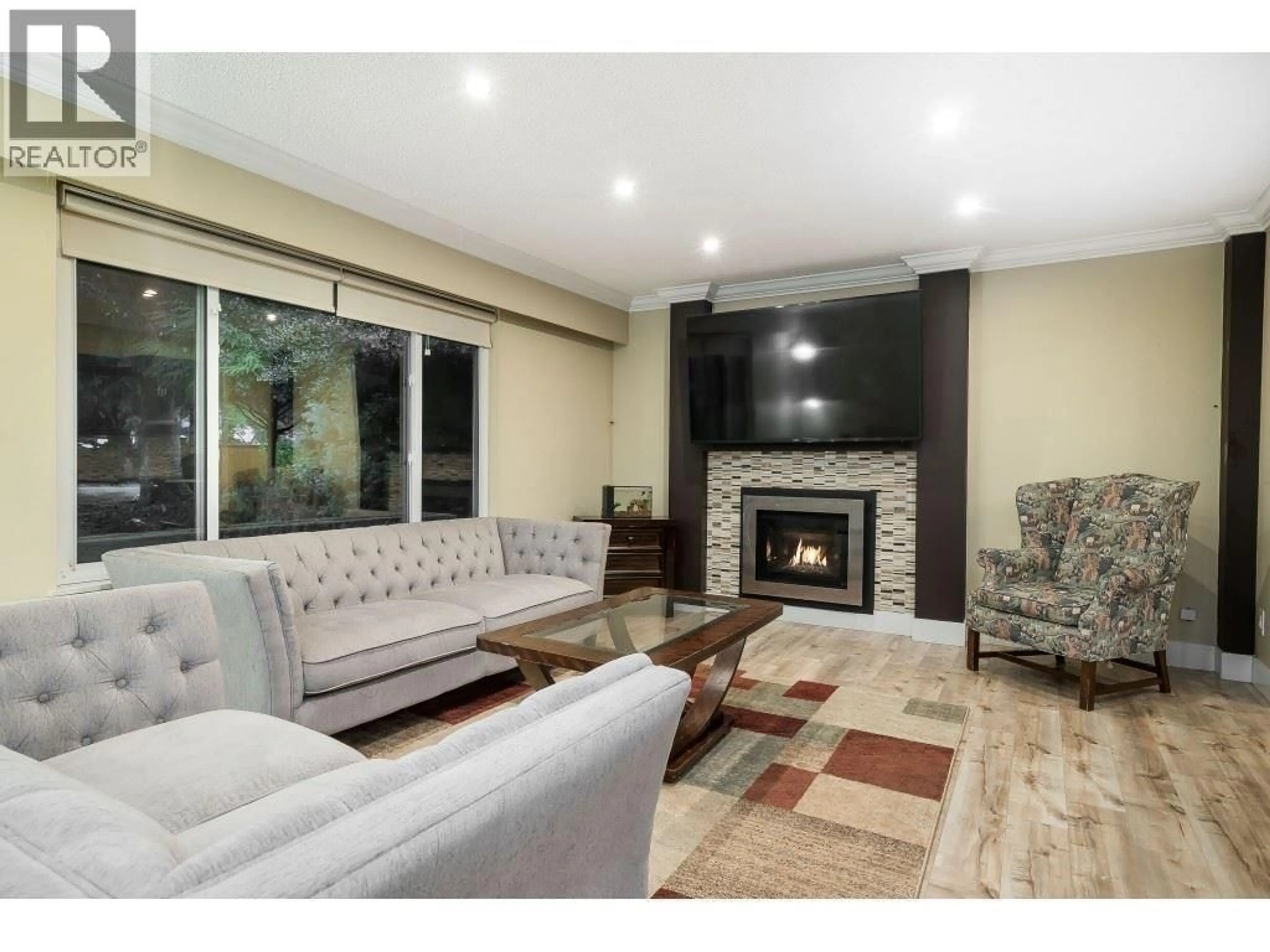 Living room with furniture, unknown for 3228 CEDAR DRIVE, Port Coquitlam British Columbia V3B3C4