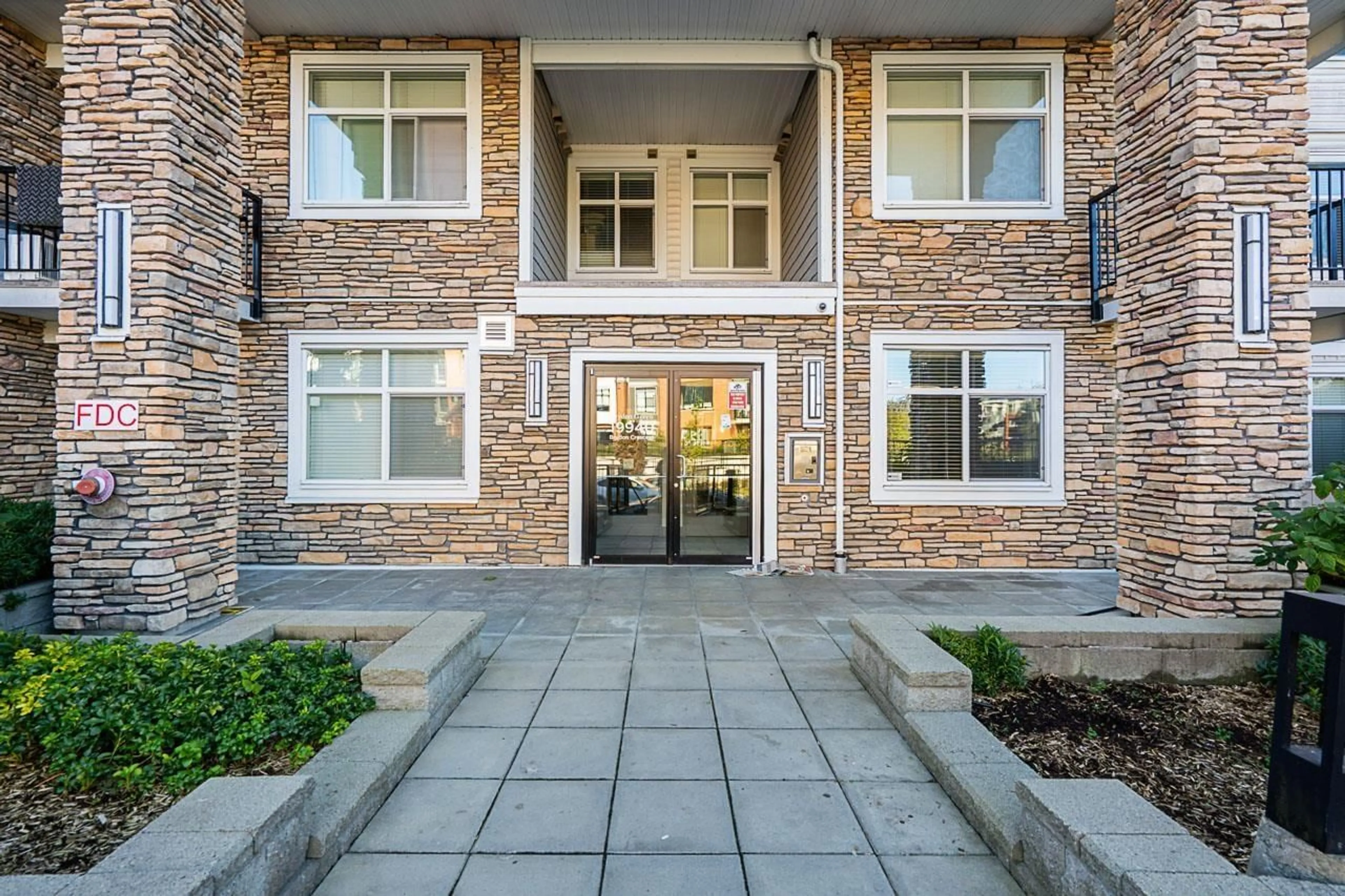 Indoor entryway for 103 - 19940 BRYDON, Langley British Columbia V3A0K8