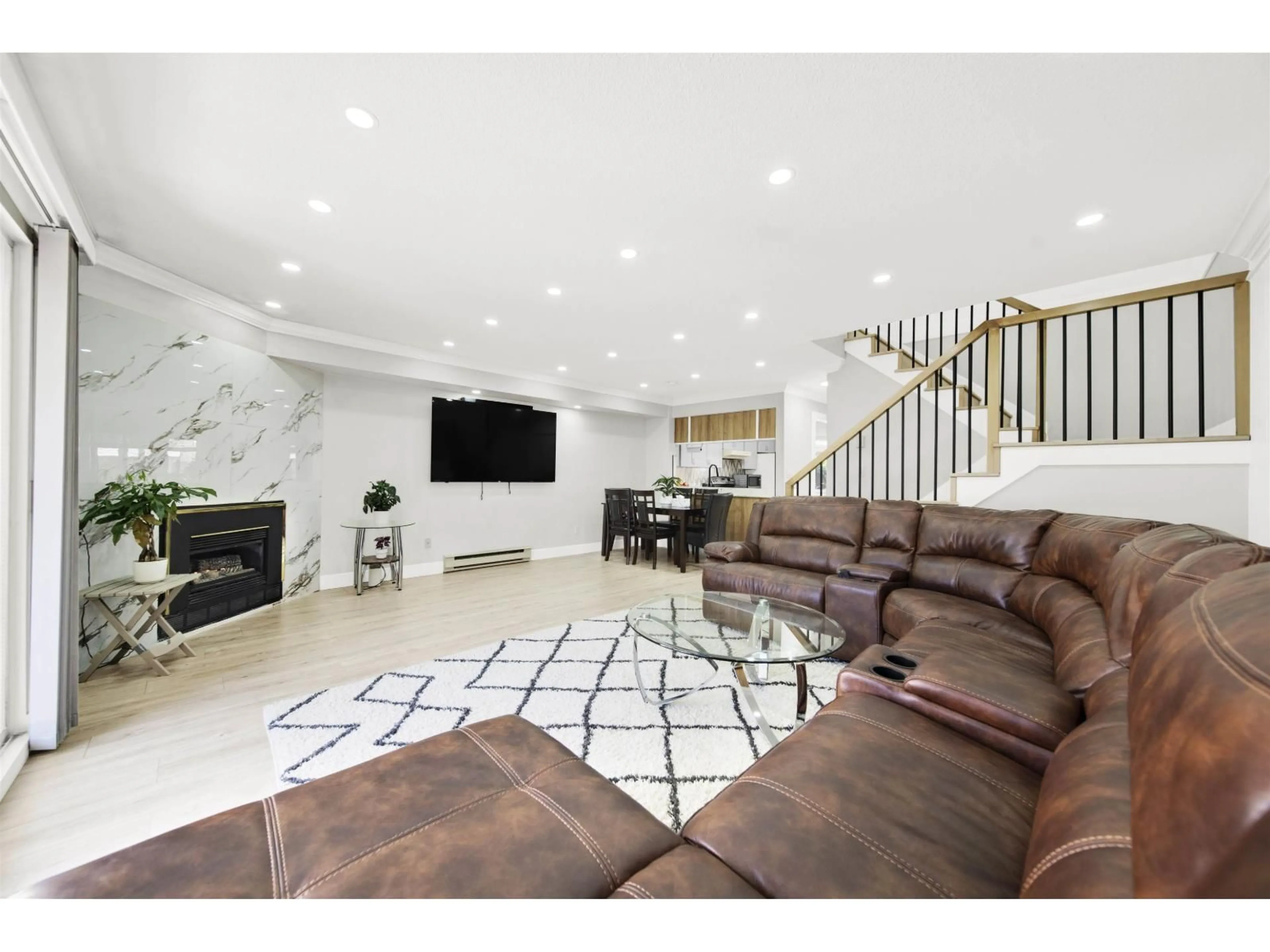 Living room with furniture, unknown for 2 - 7560 138, Surrey British Columbia V3W0A9