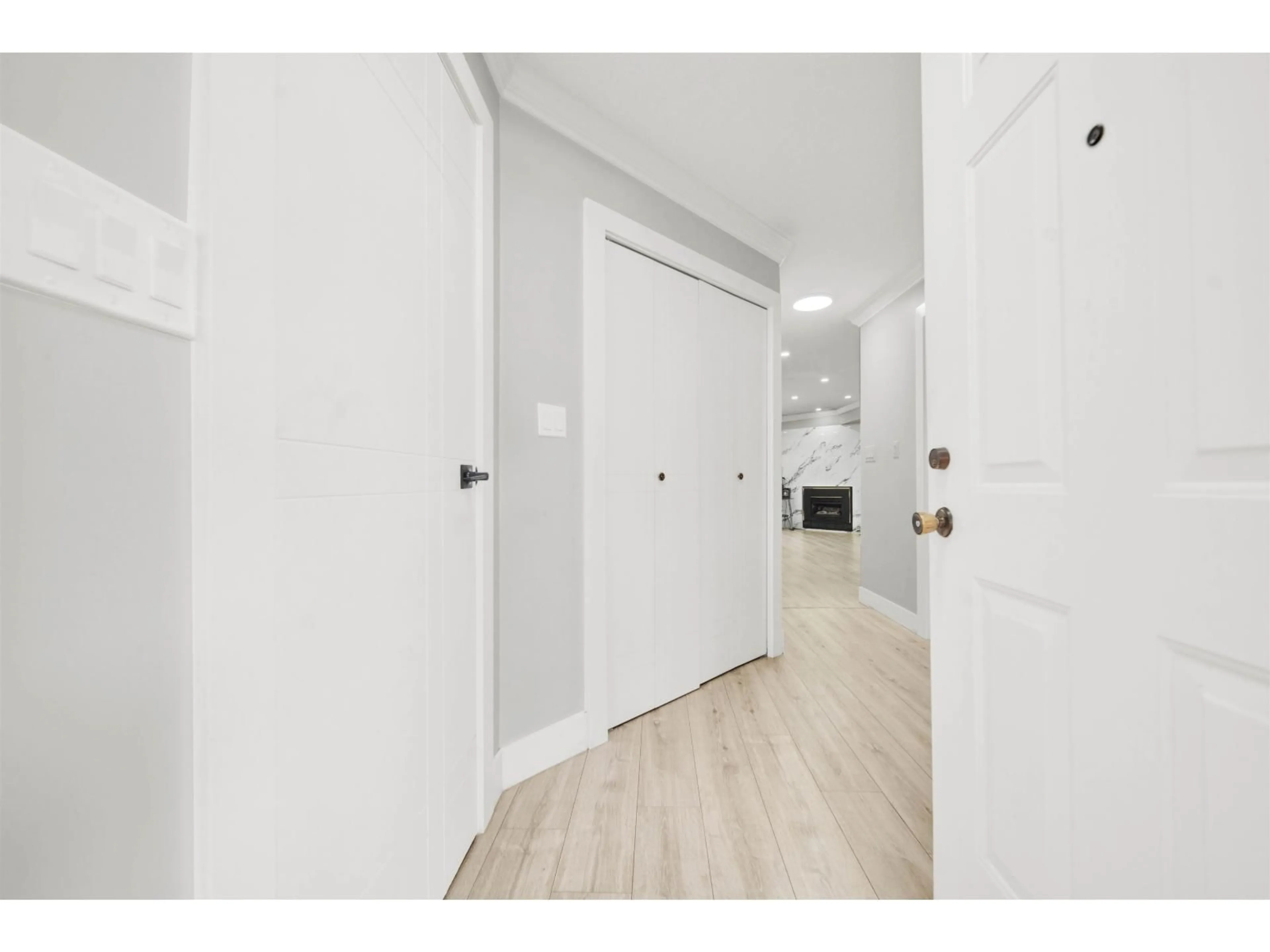 Indoor entryway for 2 - 7560 138, Surrey British Columbia V3W0A9
