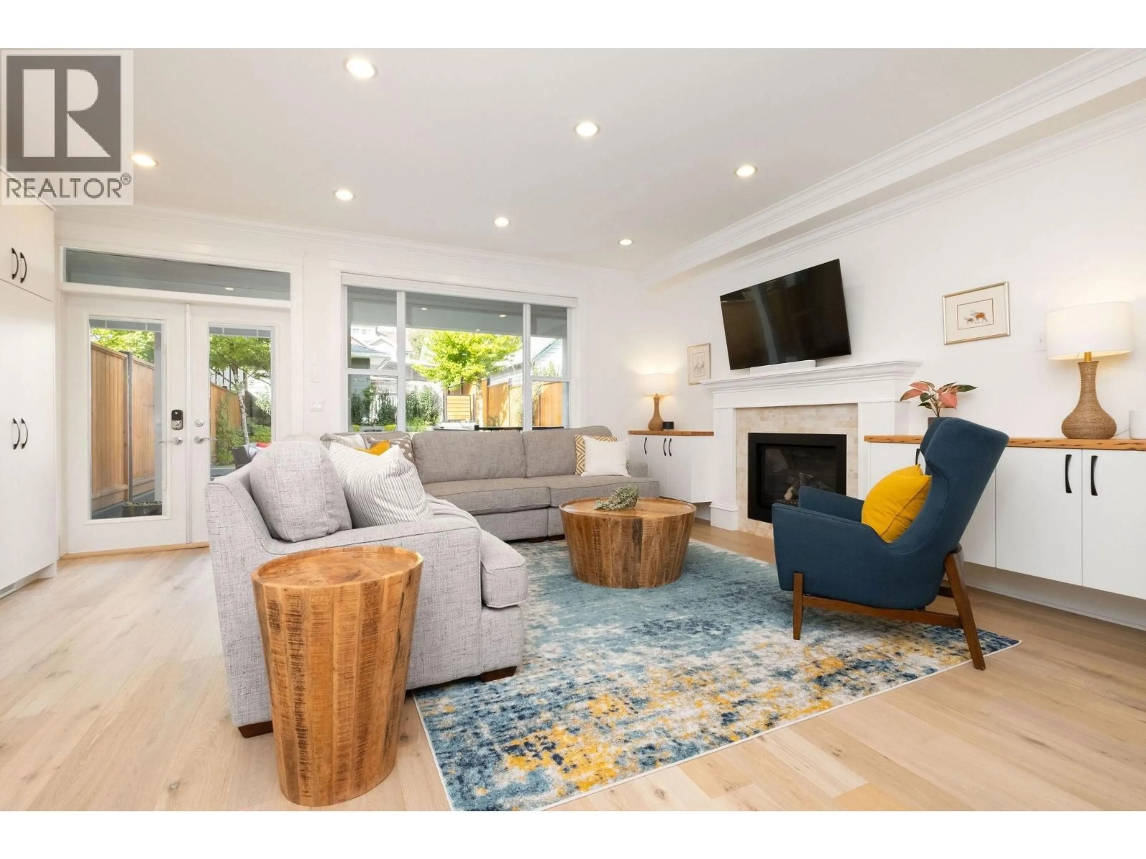 Living room with furniture, unknown for 308 9TH STREET, North Vancouver British Columbia V7L2B2