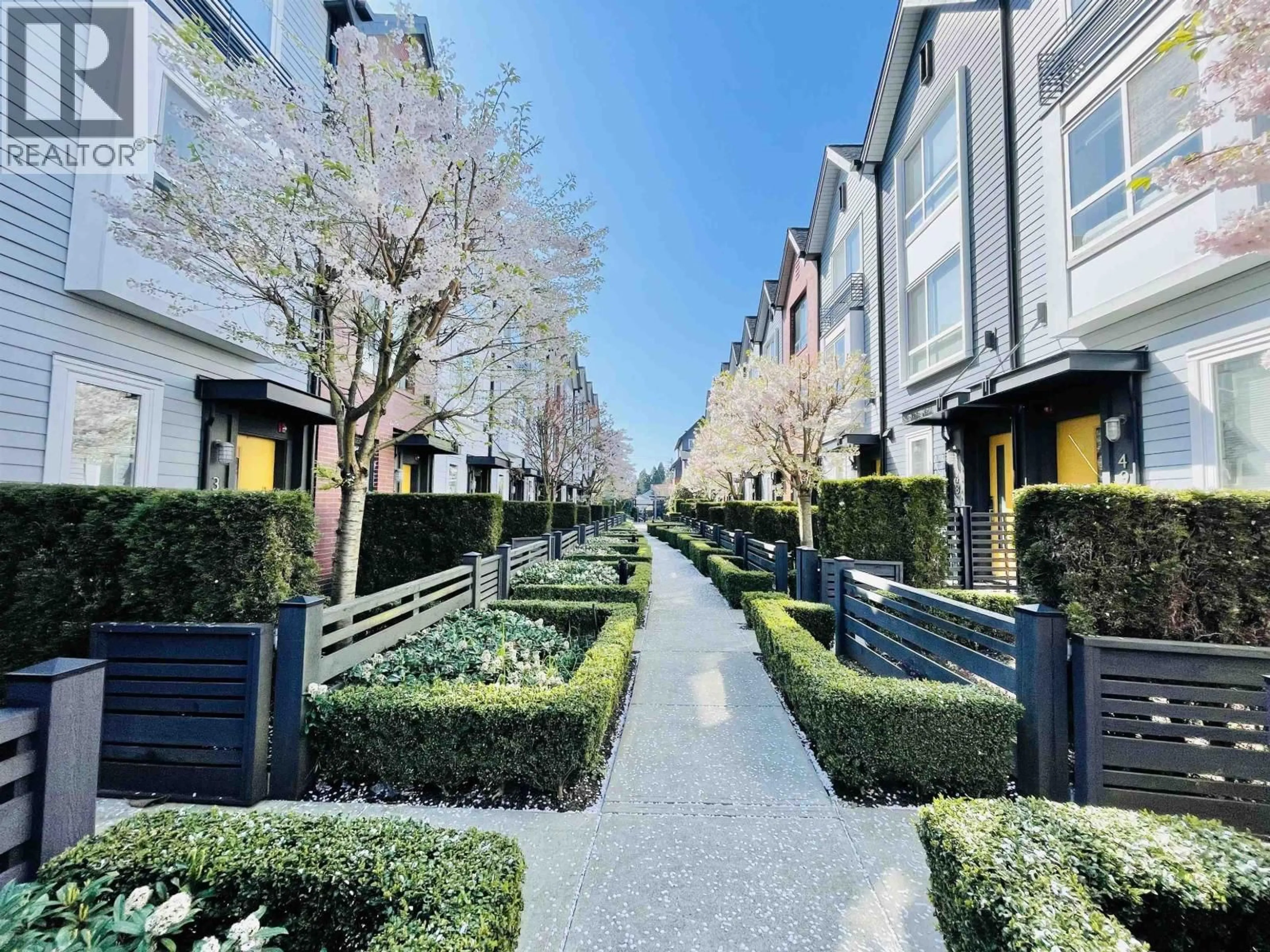 Unknown for 35 - 6868 BURLINGTON AVENUE, Burnaby British Columbia V5J0G1