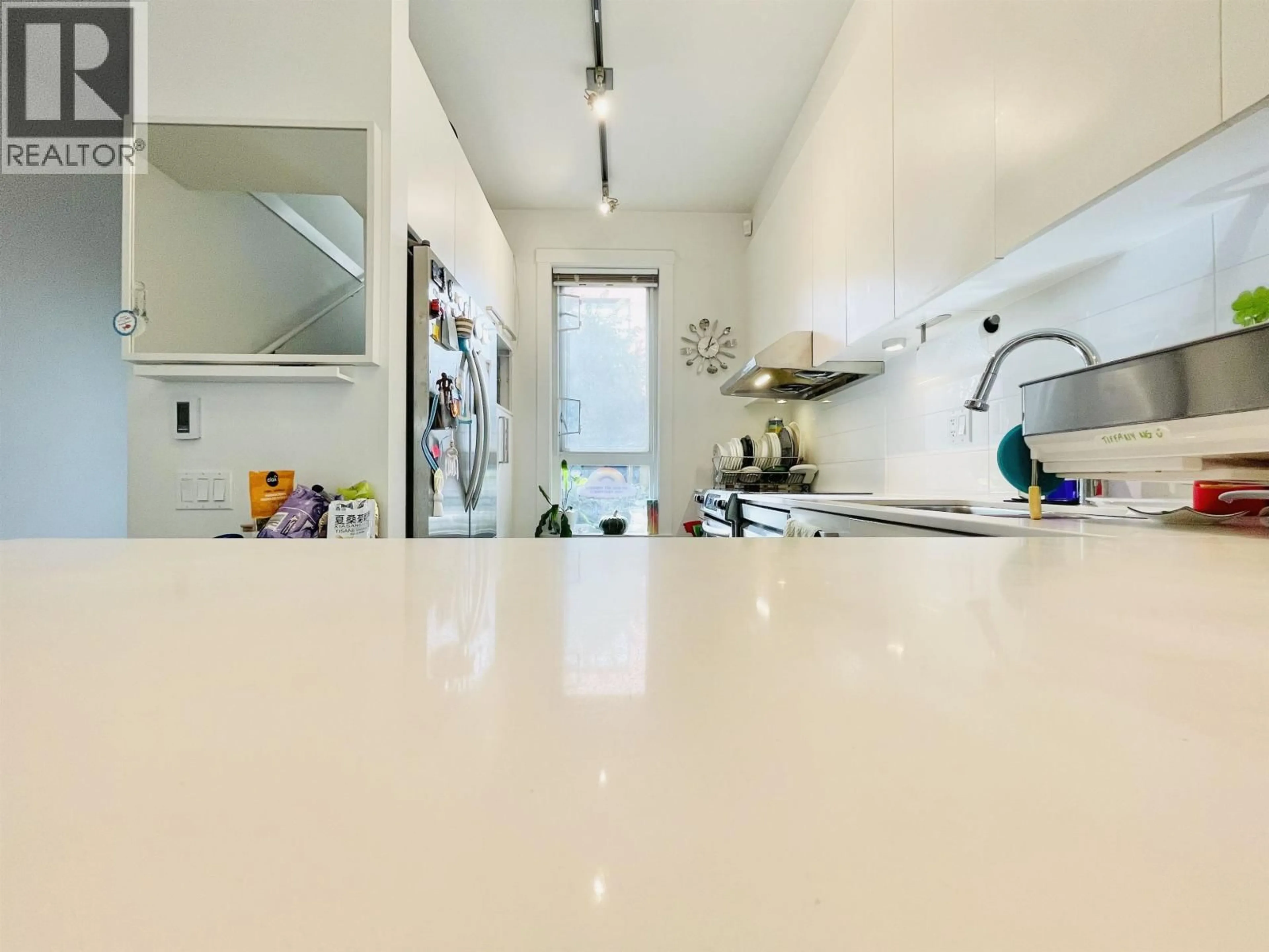 Standard kitchen, unknown for 35 - 6868 BURLINGTON AVENUE, Burnaby British Columbia V5J0G1