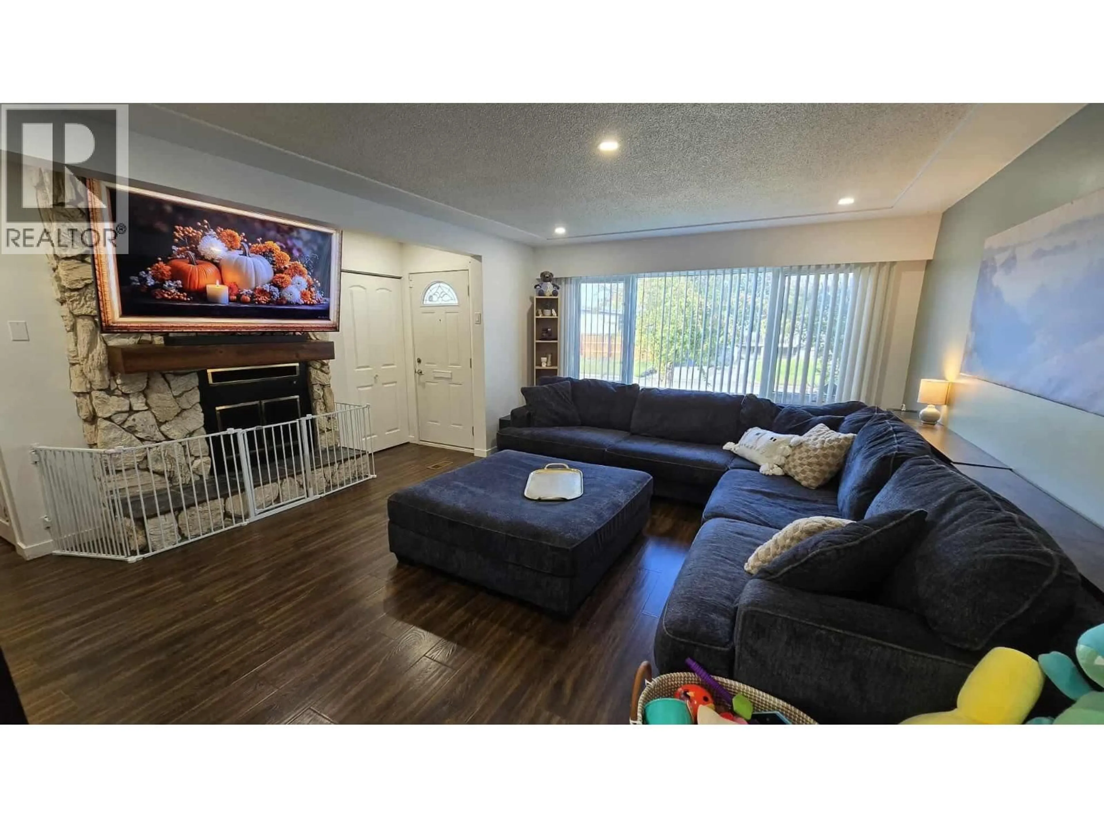 Living room with furniture, wood/laminate floor for 771 YOUNGS AVENUE, Prince George British Columbia V2M3V5