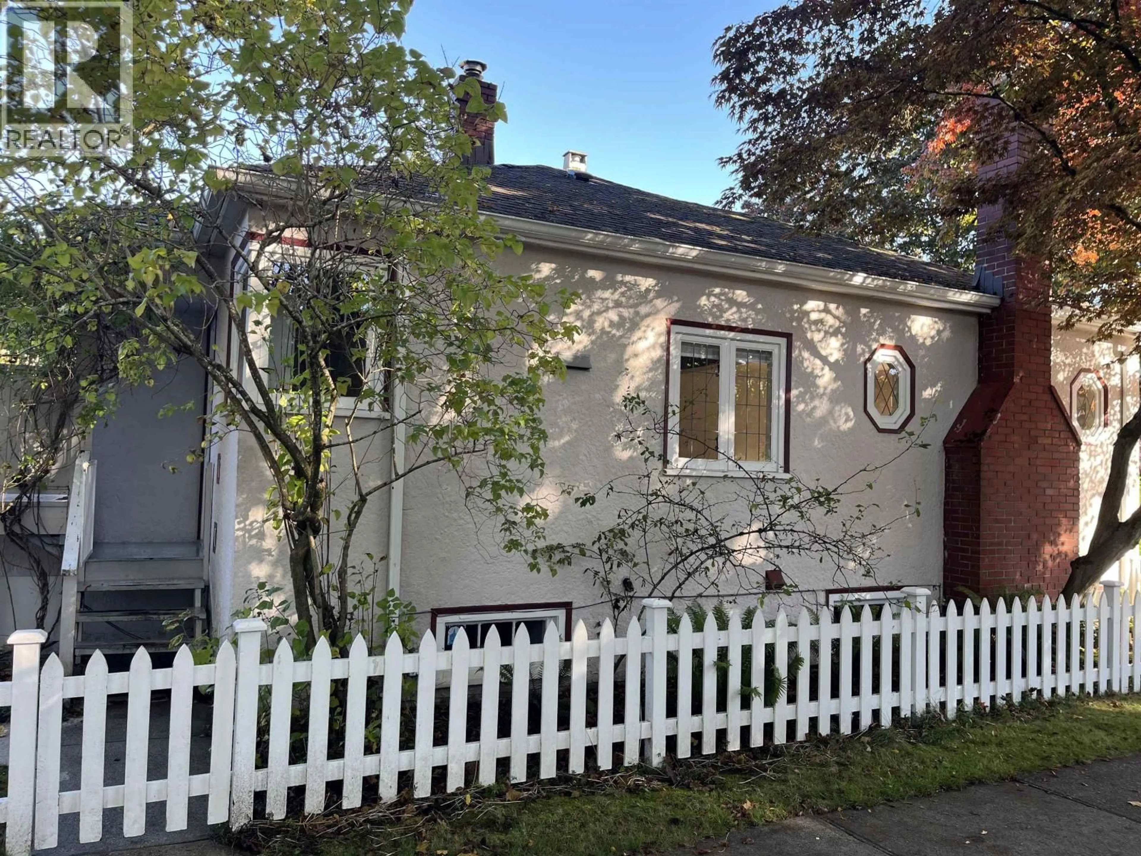 Home with vinyl exterior material, street for 3091 CROWN STREET, Vancouver British Columbia V6R3W4