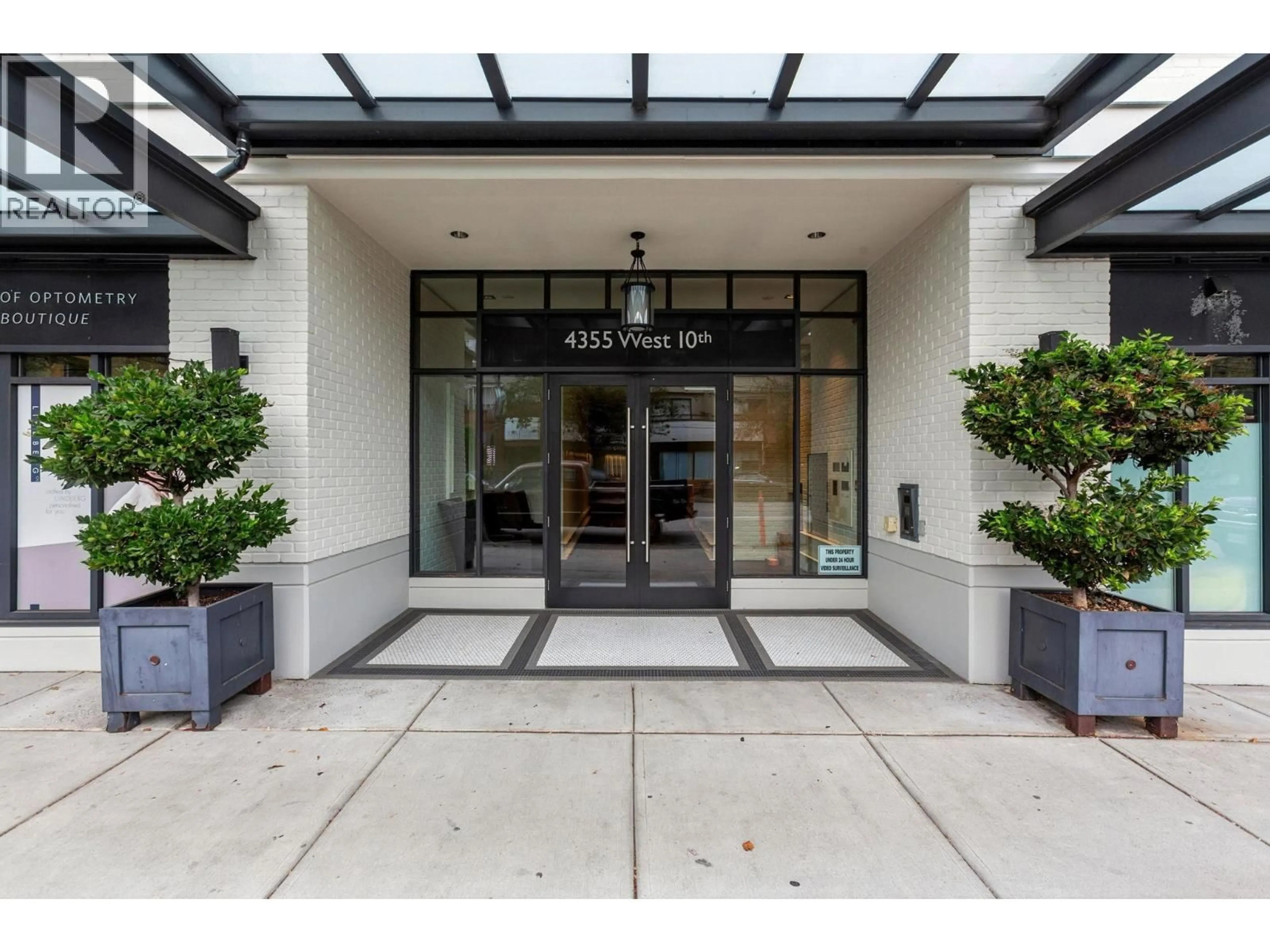 Indoor foyer for 306 - 4355 10TH AVENUE, Vancouver British Columbia V6R2H6