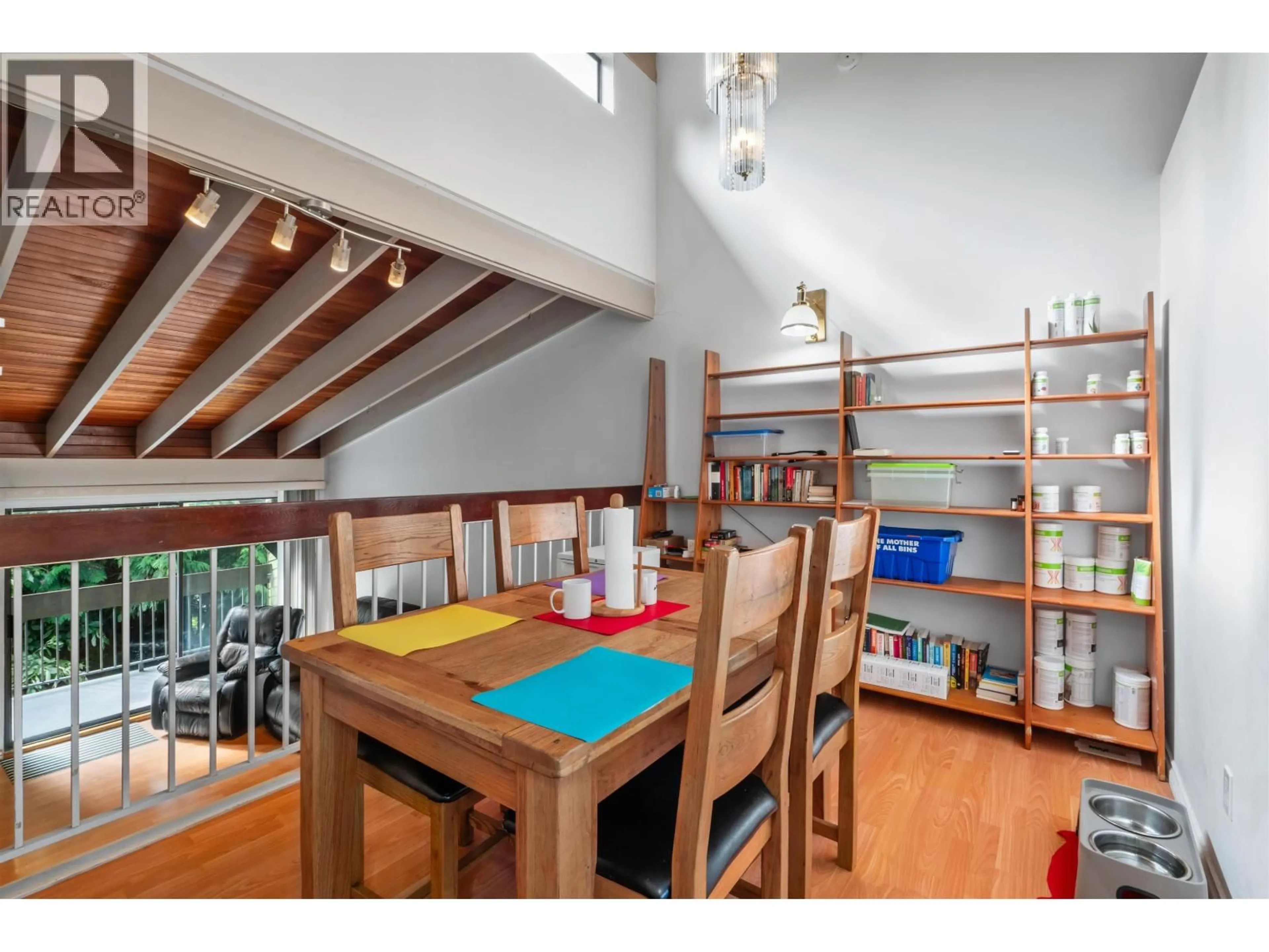 Dining room, wood/laminate floor for 2690 KINGSFORD AVENUE, Burnaby British Columbia V5B4L6