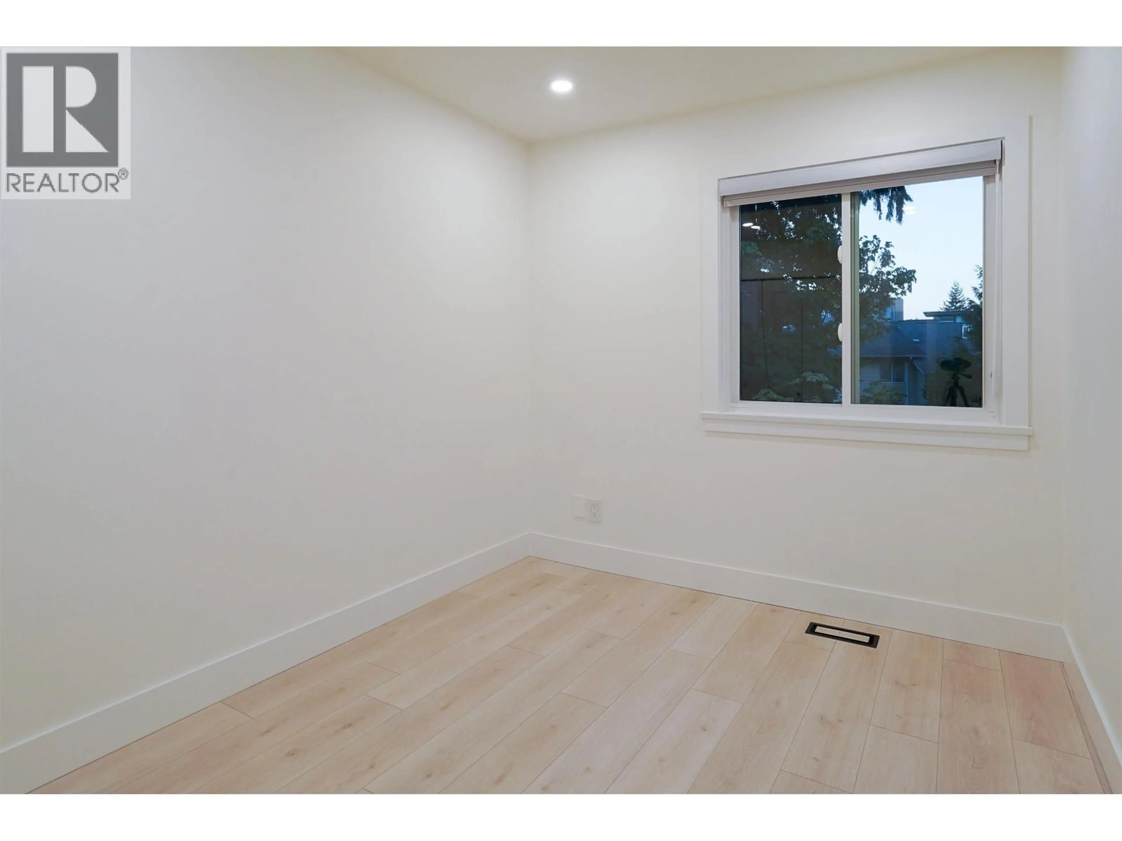 A pic of a room for 2078 SPRINGER AVENUE, Burnaby British Columbia V5B3M5