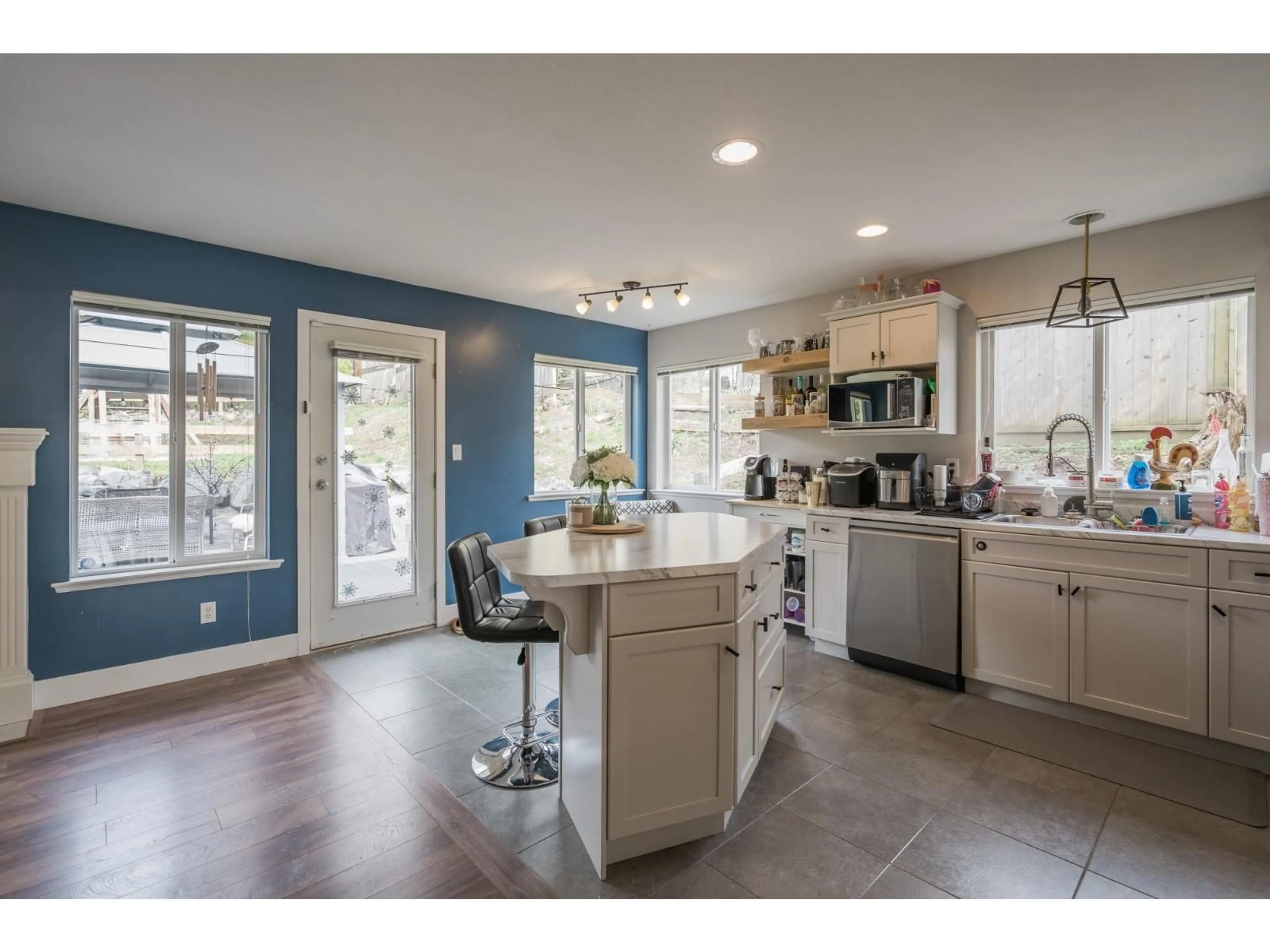 Open concept kitchen, ceramic/tile floor for 32895 ARBUTUS, Mission British Columbia V2V2R9