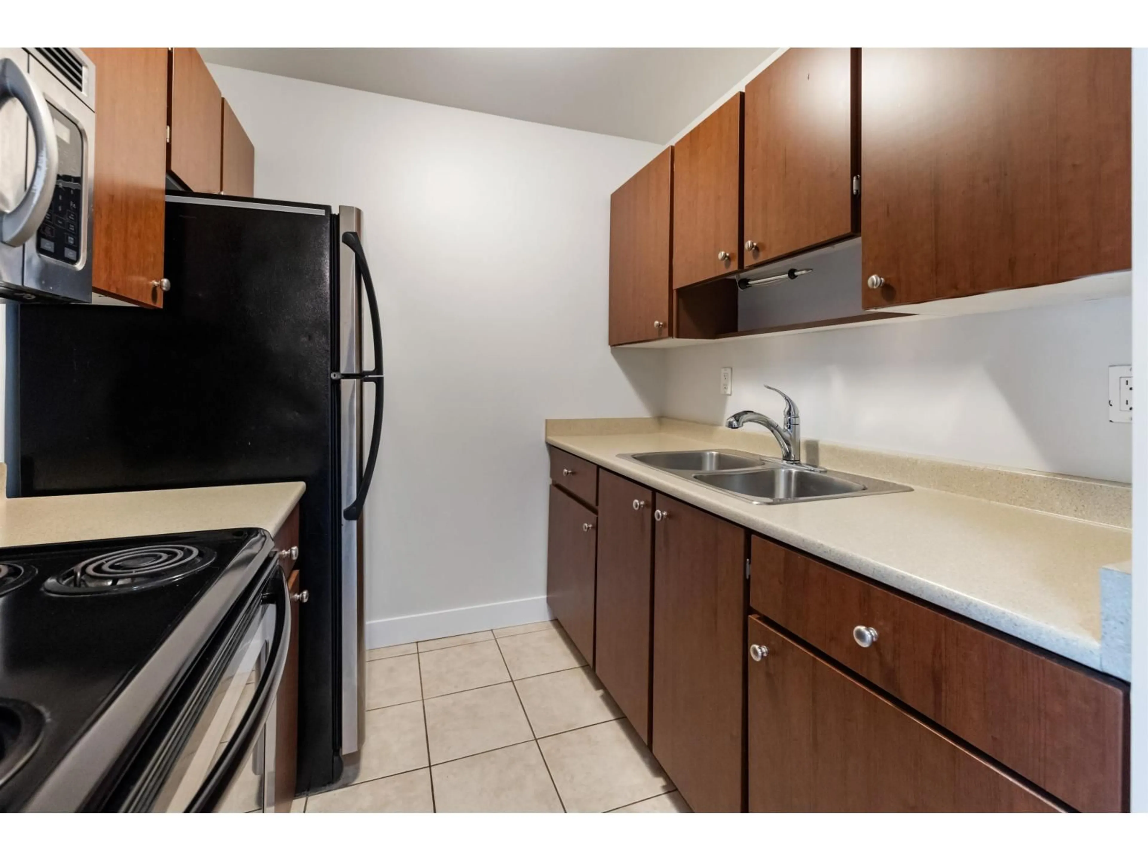 Standard kitchen, unknown for 4 - 5664 200, Langley British Columbia V3A1M8
