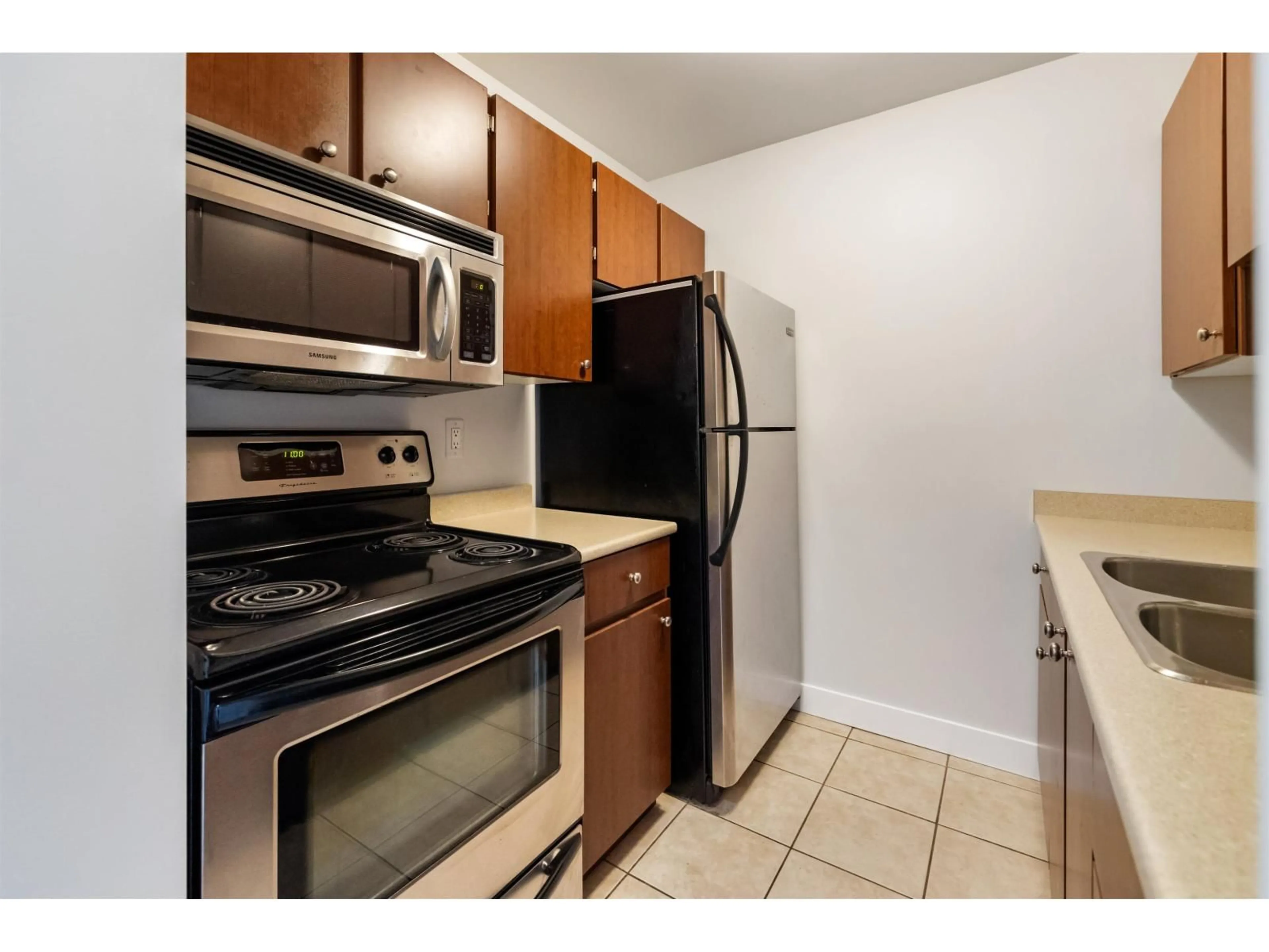 Standard kitchen, unknown for 4 - 5664 200, Langley British Columbia V3A1M8