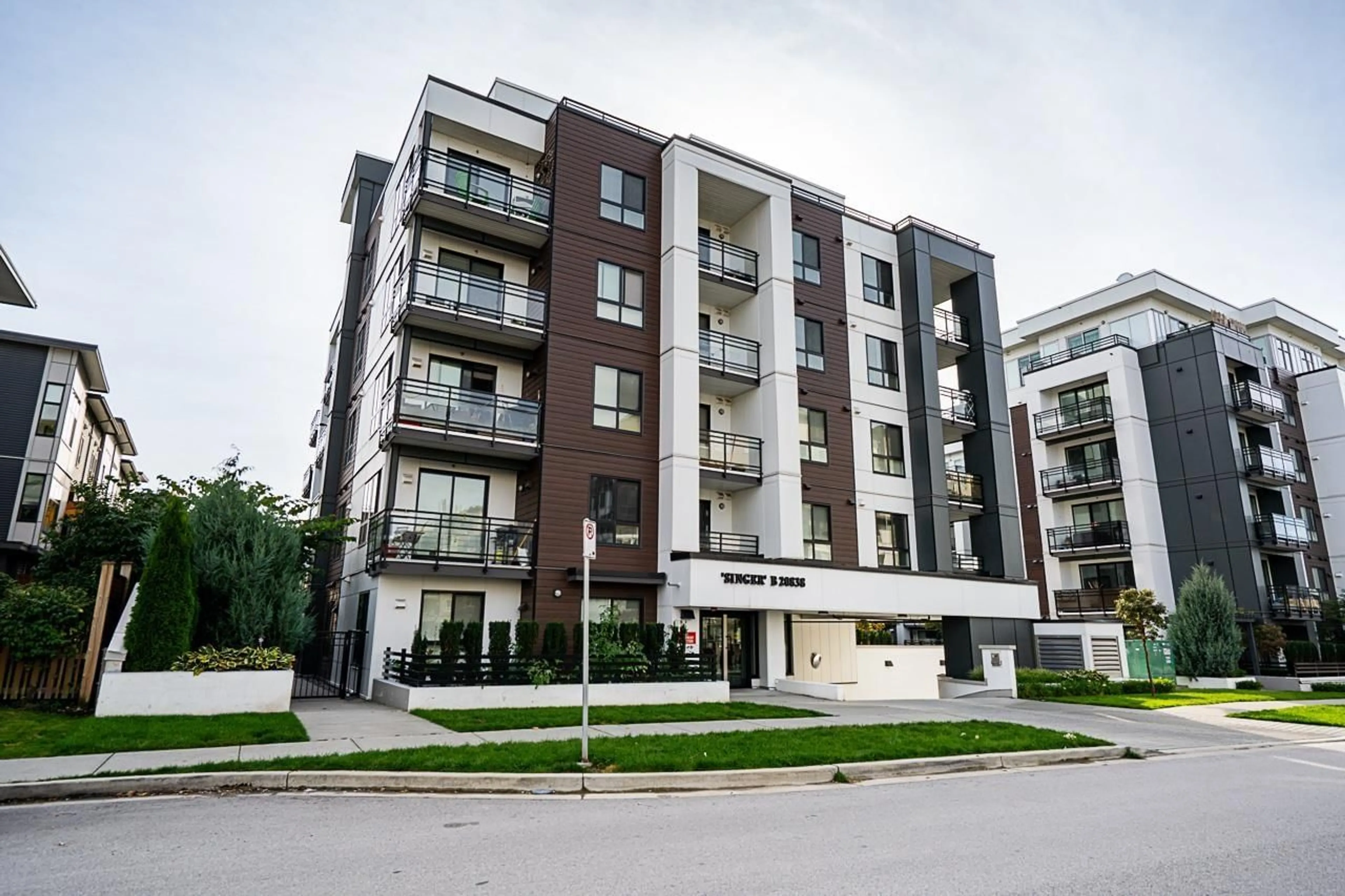 Patio, building for B304 - 20838 78B, Langley British Columbia V2Y3M2