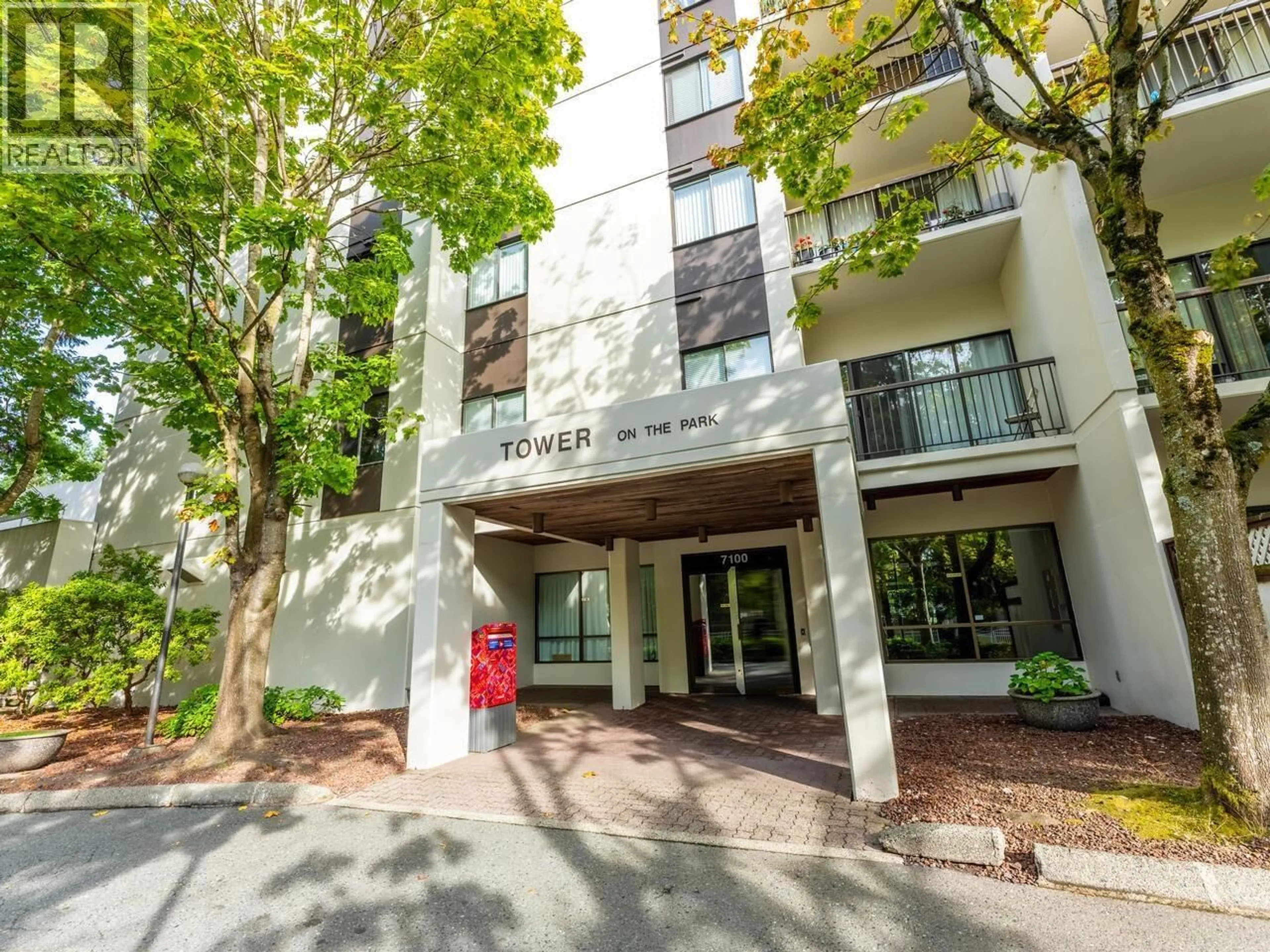 Indoor foyer for 1107 - 7100 GILBERT ROAD, Richmond British Columbia V7C5C3