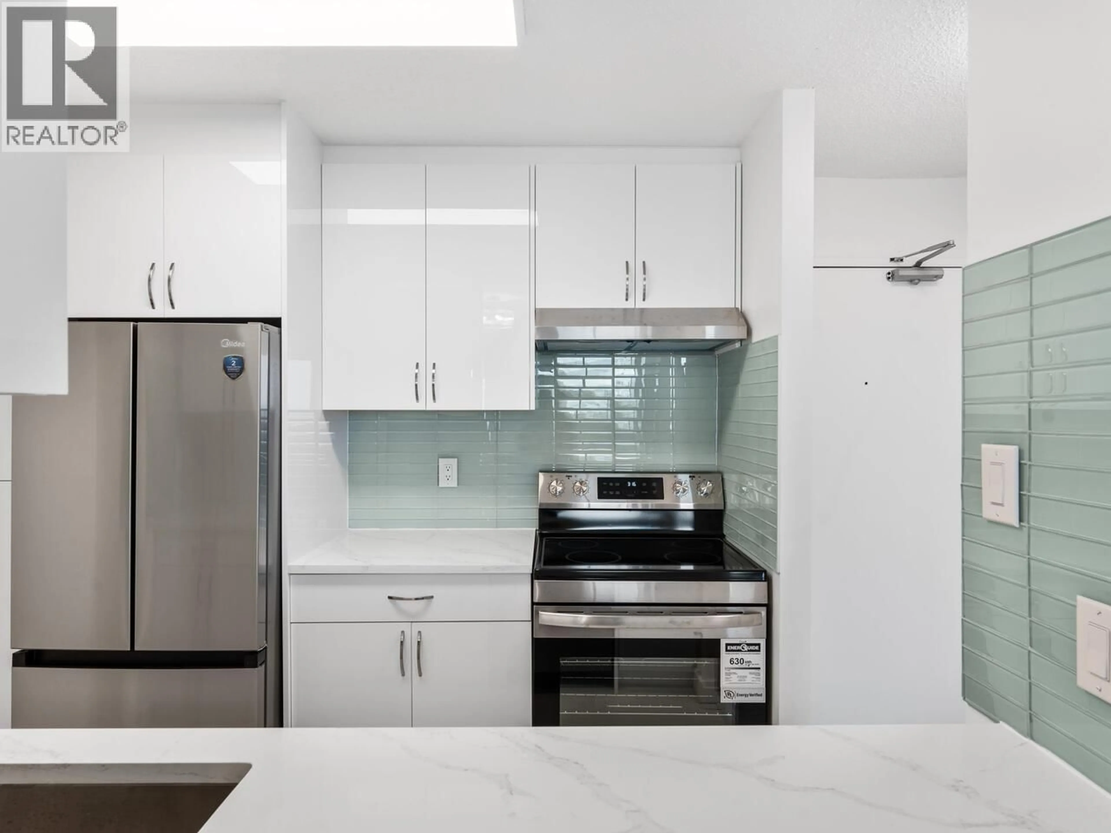 Standard kitchen, ceramic/tile floor for 1107 - 7100 GILBERT ROAD, Richmond British Columbia V7C5C3