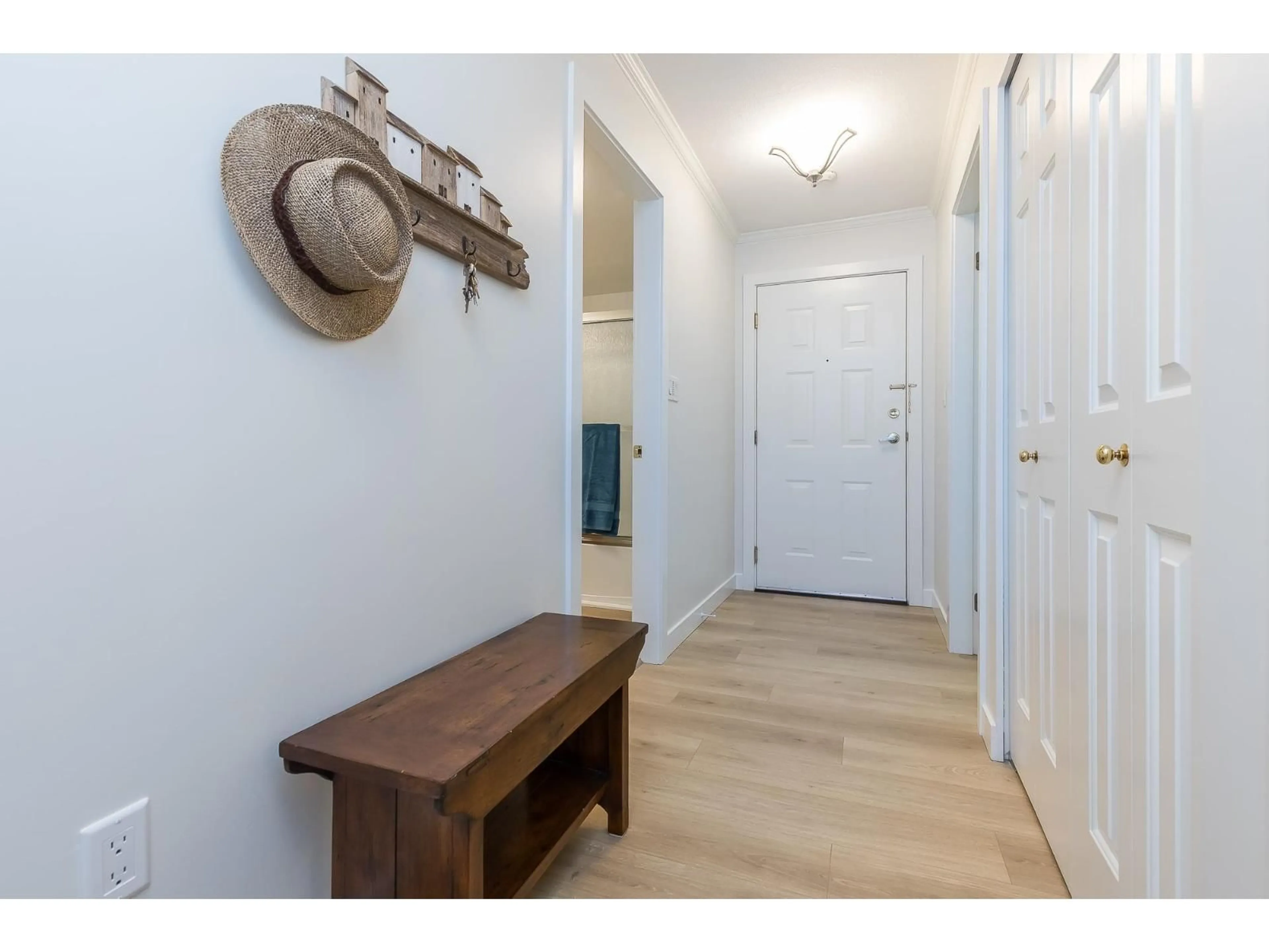Indoor entryway for 201 - 33110 GEORGE FERGUSON, Abbotsford British Columbia V2S2L5
