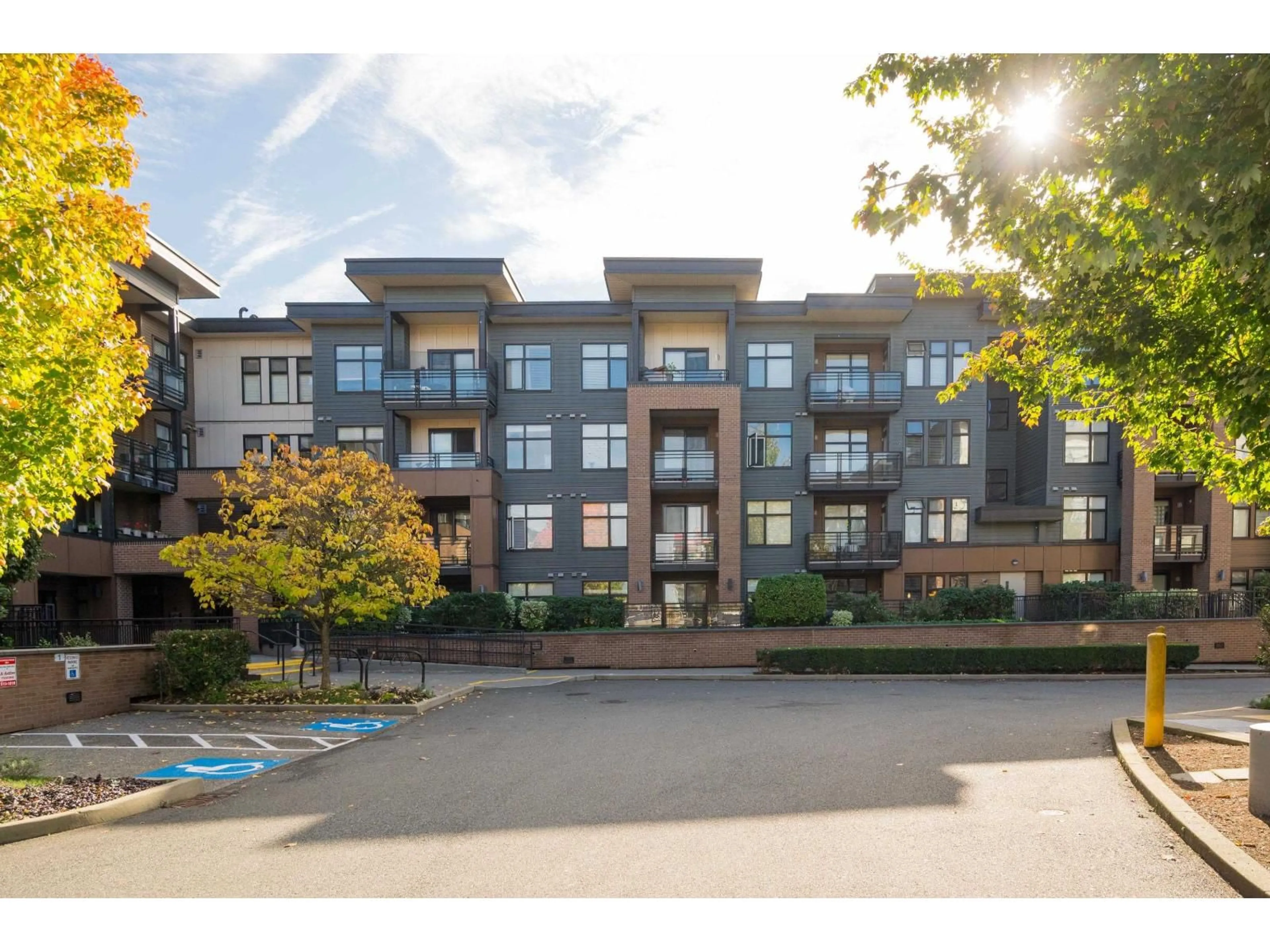 A pic from outside/outdoor area/front of a property/back of a property/a pic from drone, unknown for 403 - 20068 FRASER, Langley British Columbia V3A0H2