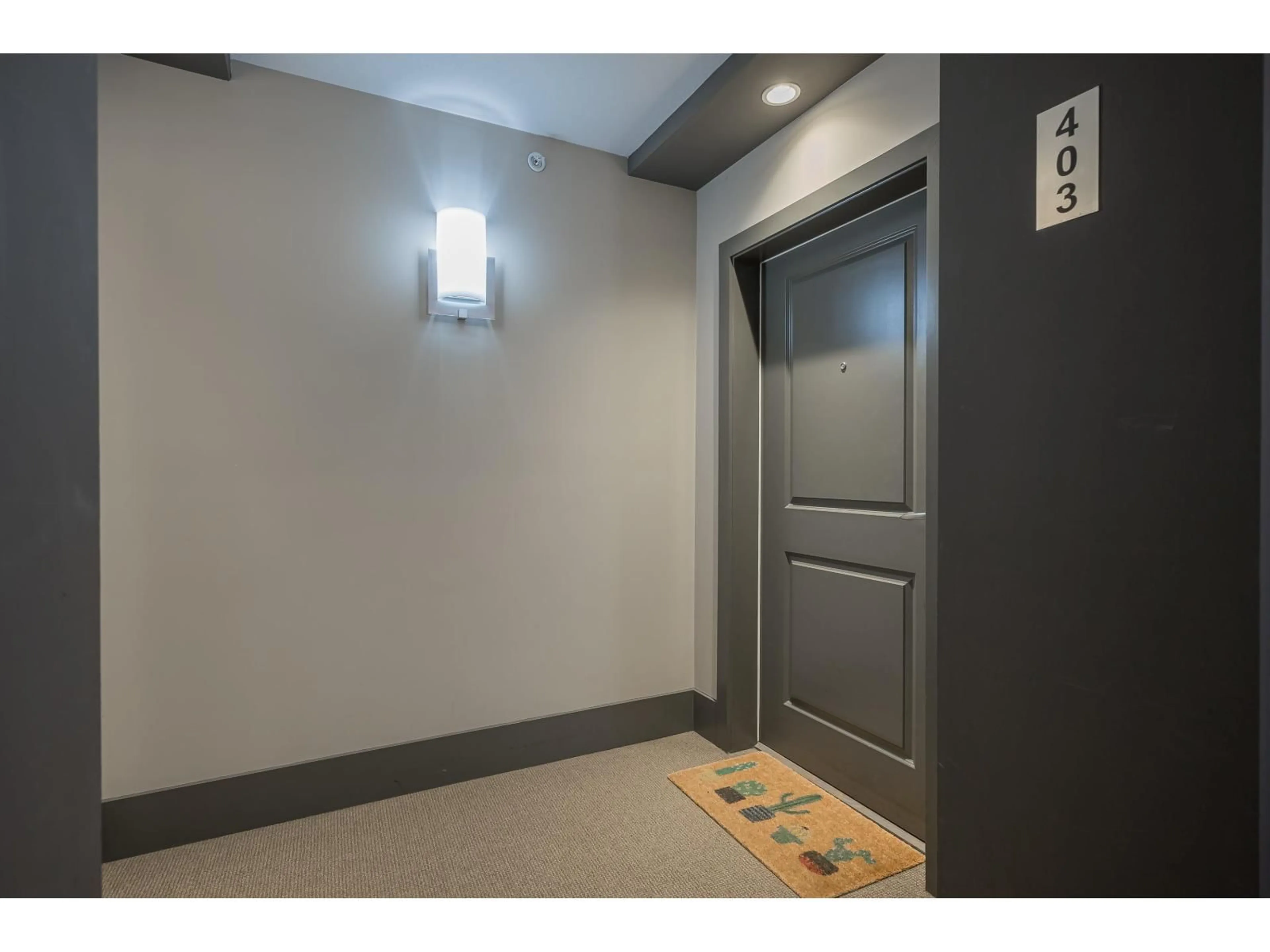 Indoor foyer for 403 - 20068 FRASER, Langley British Columbia V3A0H2
