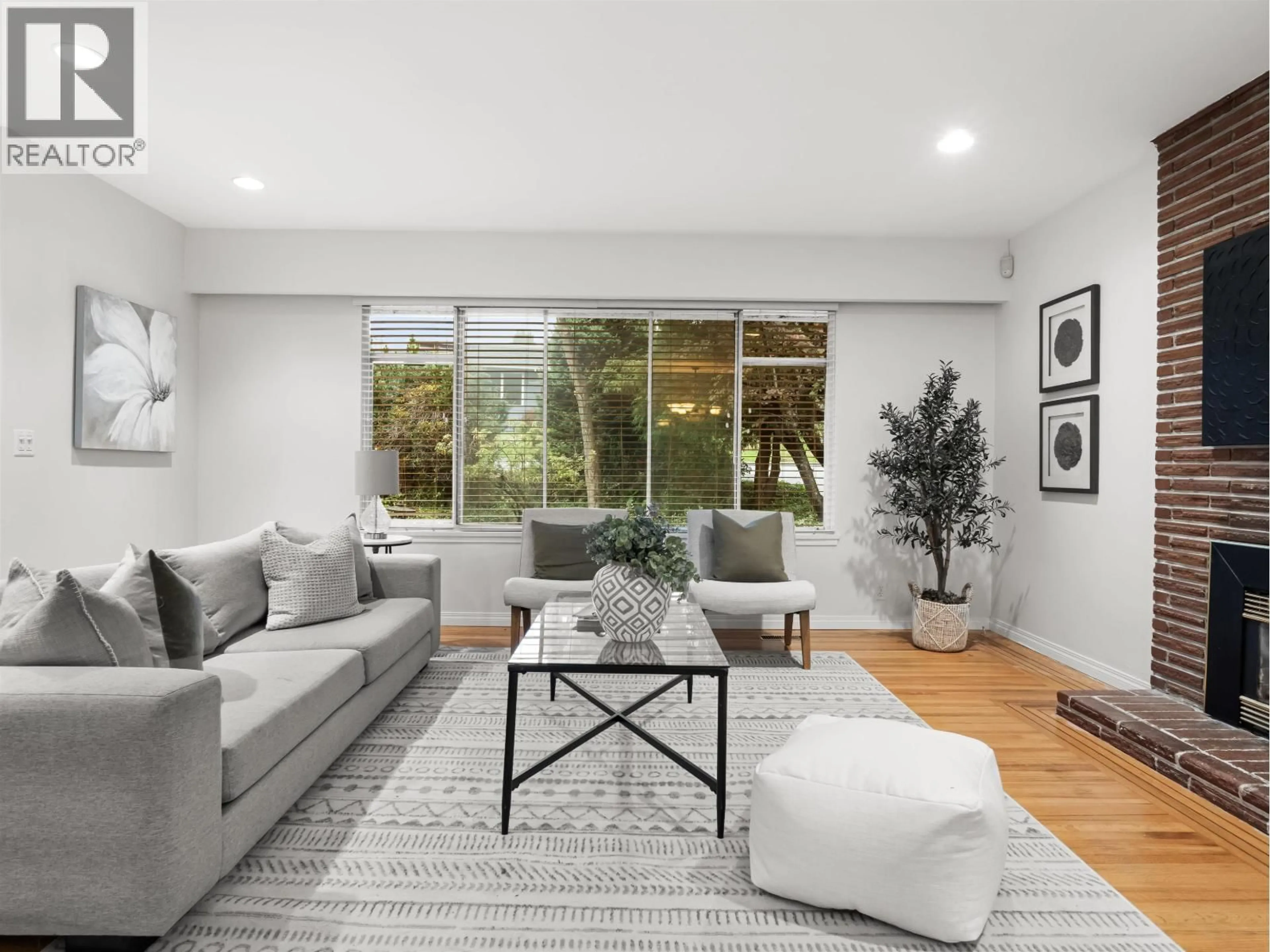 Living room with furniture, unknown for 651 KERRY PLACE, North Vancouver British Columbia V7N2Y6
