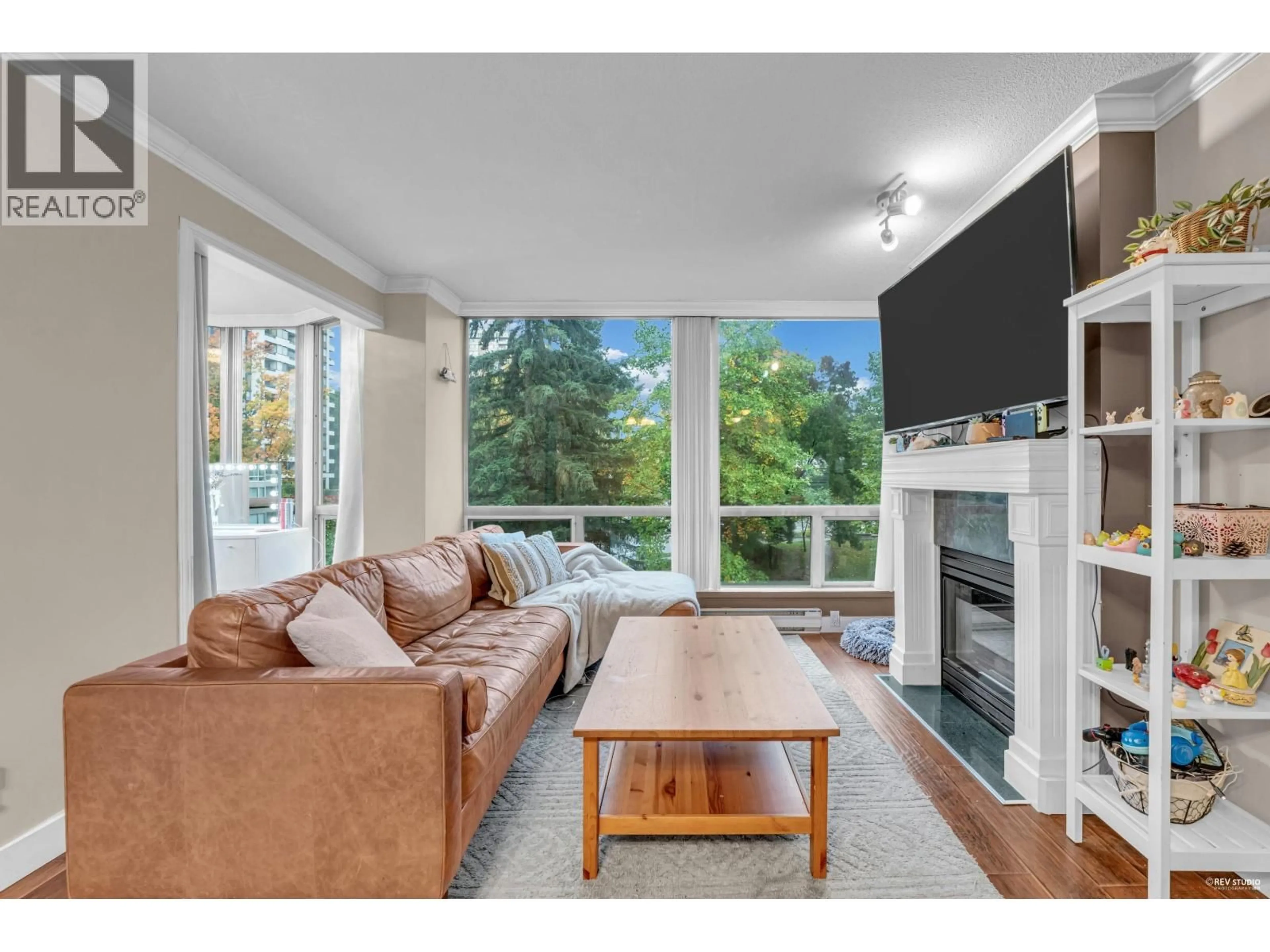 Living room with furniture, unknown for 505 - 9633 MANCHESTER DRIVE, Burnaby British Columbia V3N4Y9
