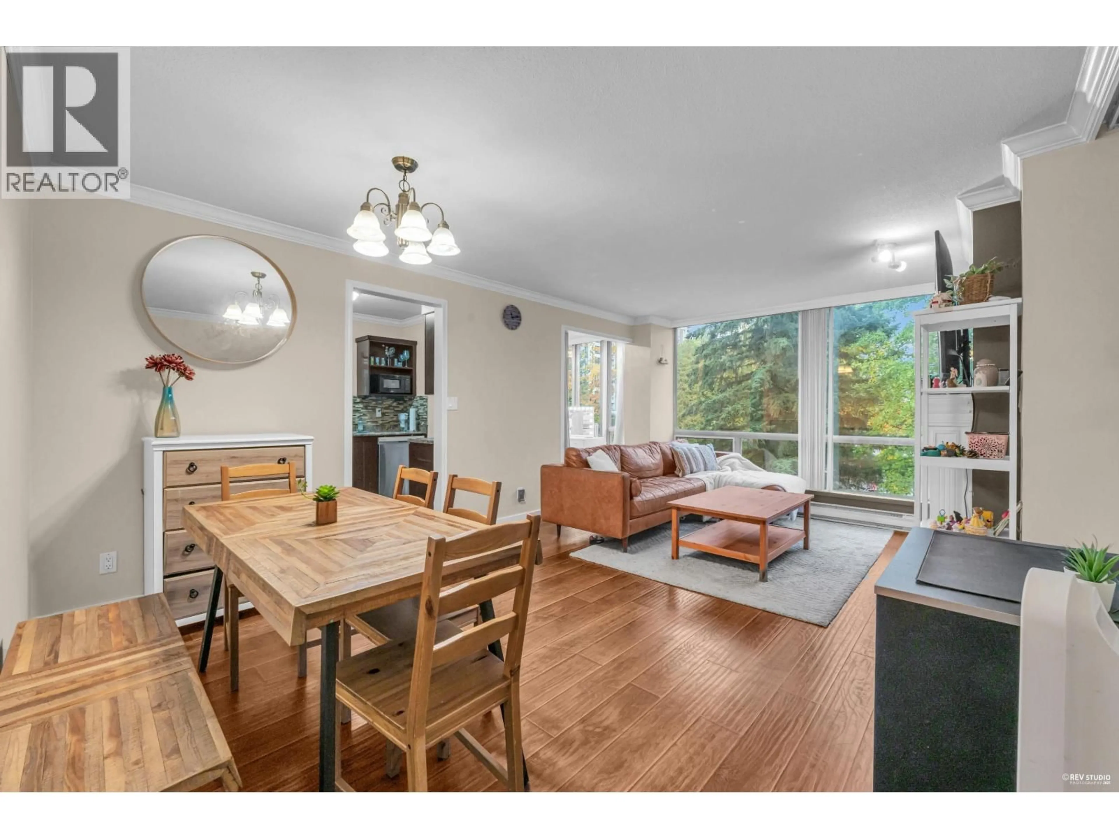 Dining room, wood/laminate floor for 505 - 9633 MANCHESTER DRIVE, Burnaby British Columbia V3N4Y9