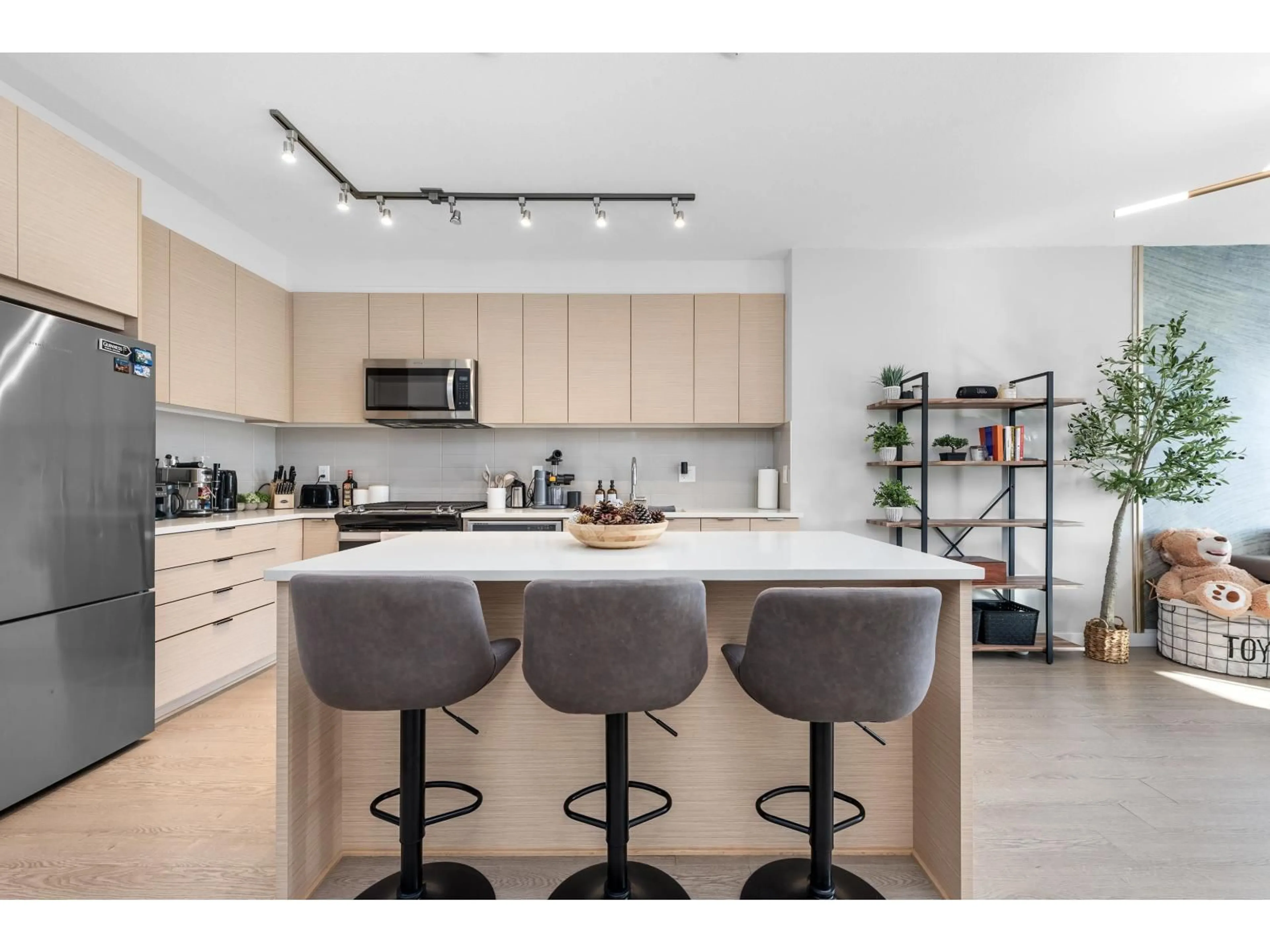 Open concept kitchen, unknown for B303 - 8150 207, Langley British Columbia V2Y4J3