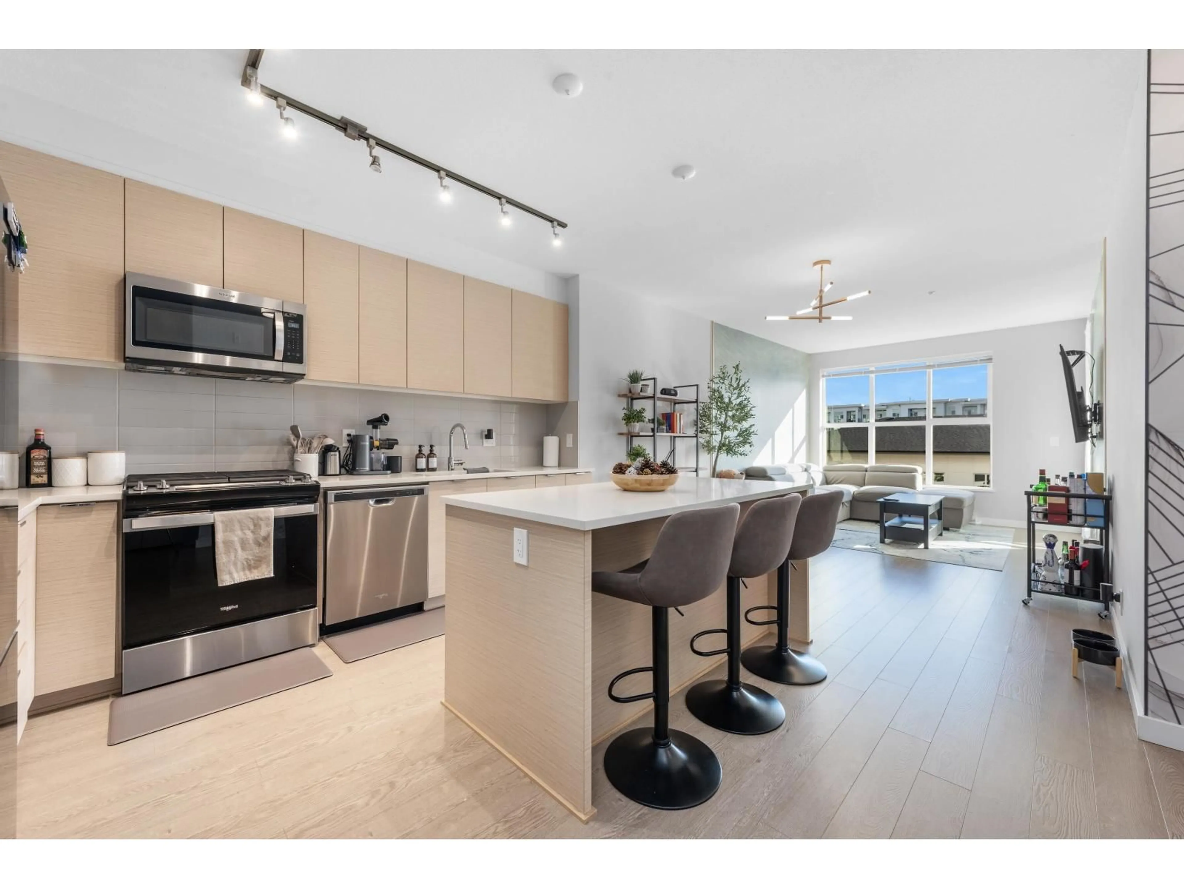 Open concept kitchen, ceramic/tile floor for B303 - 8150 207, Langley British Columbia V2Y4J3