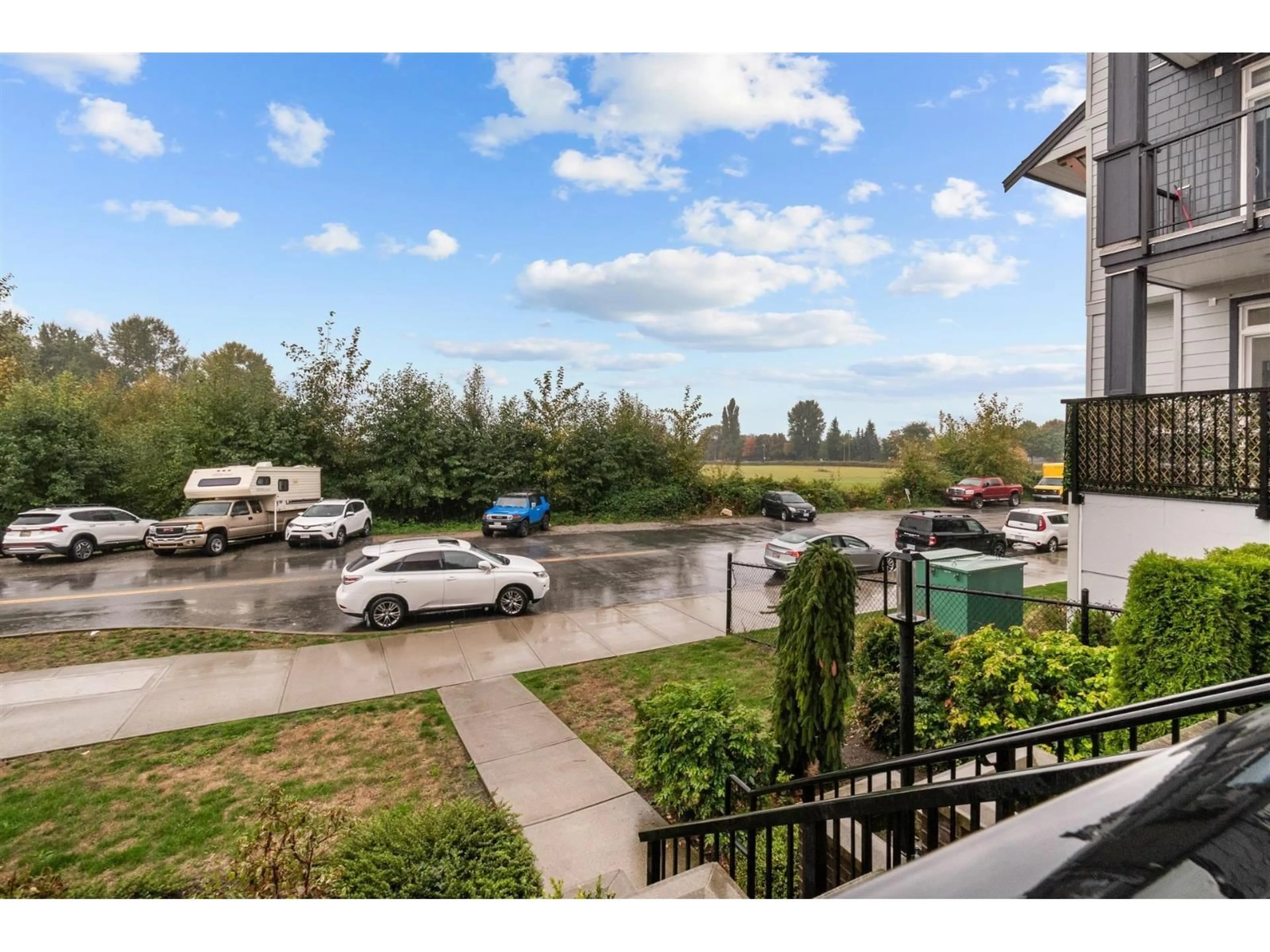 A pic from outside/outdoor area/front of a property/back of a property/a pic from drone, unknown for 1 - 20087 68, Langley British Columbia V2Y0Y4