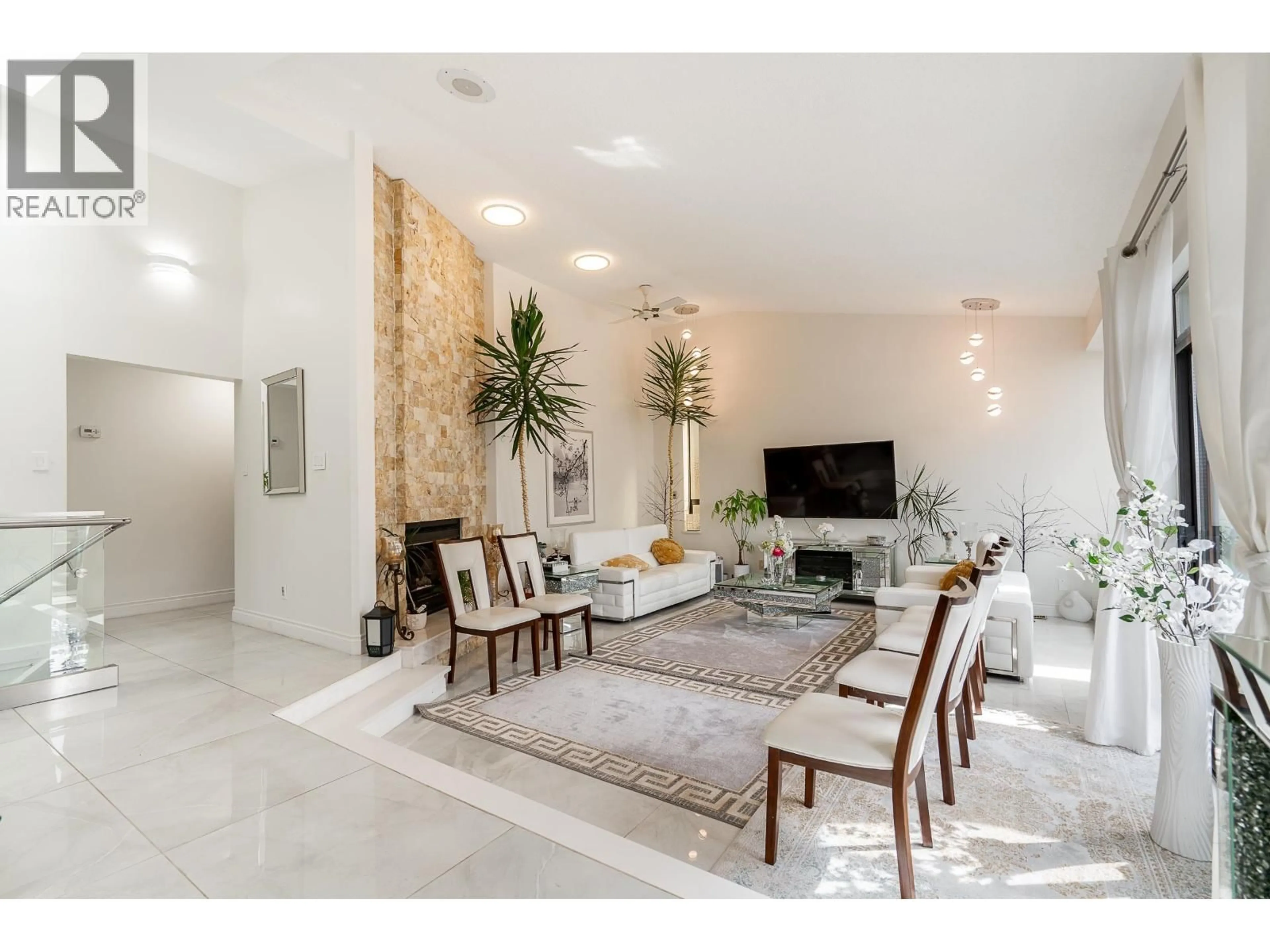 Living room with furniture, ceramic/tile floor for 2940 DRESDEN WAY, North Vancouver British Columbia V7H1P6