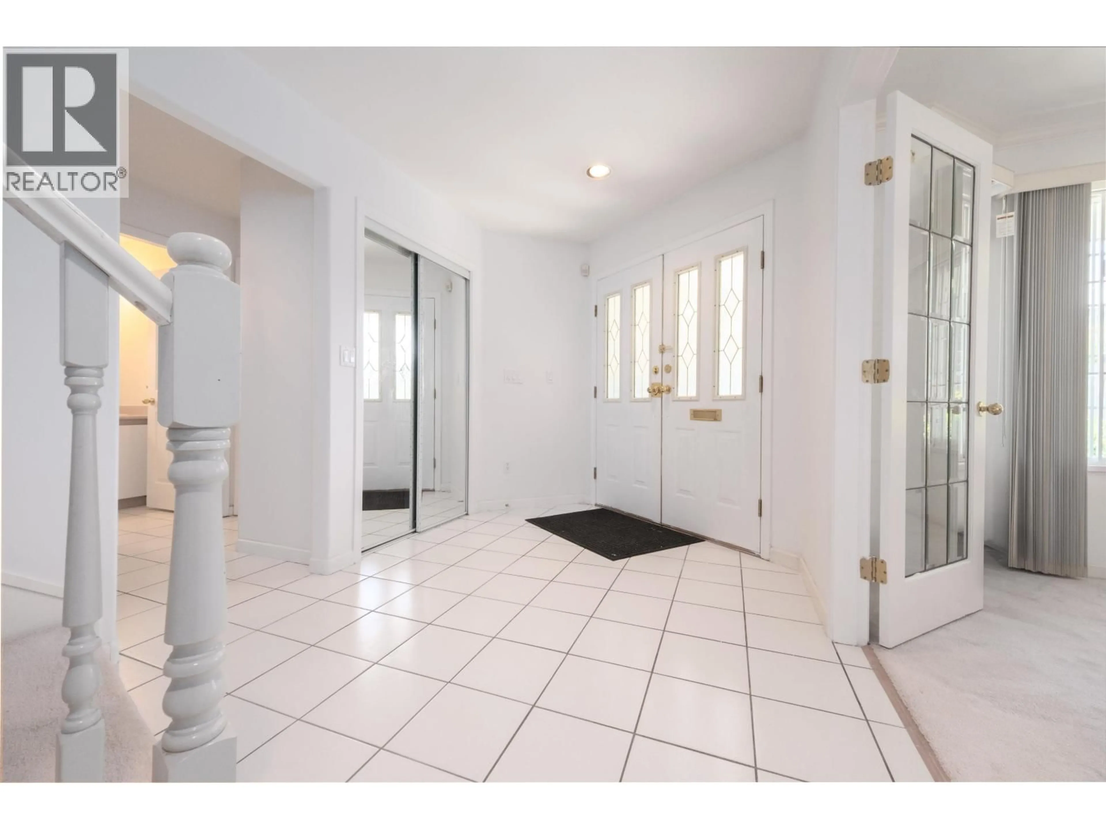 Indoor entryway for 9900 PATTERSON ROAD, Richmond British Columbia V6X1R2