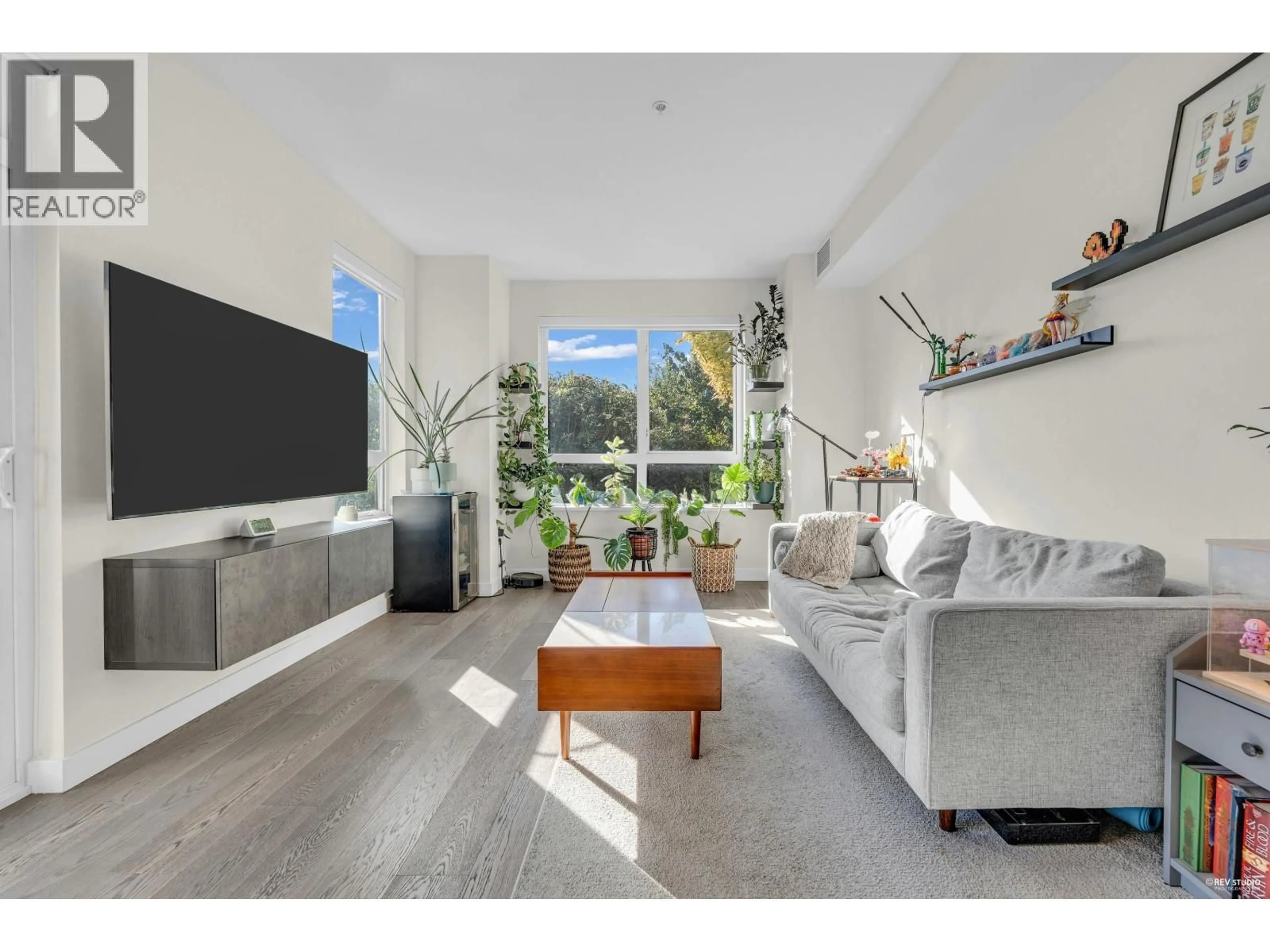 Living room with furniture, unknown for 128 - 4033 MAY DRIVE, Richmond British Columbia V6X0T3