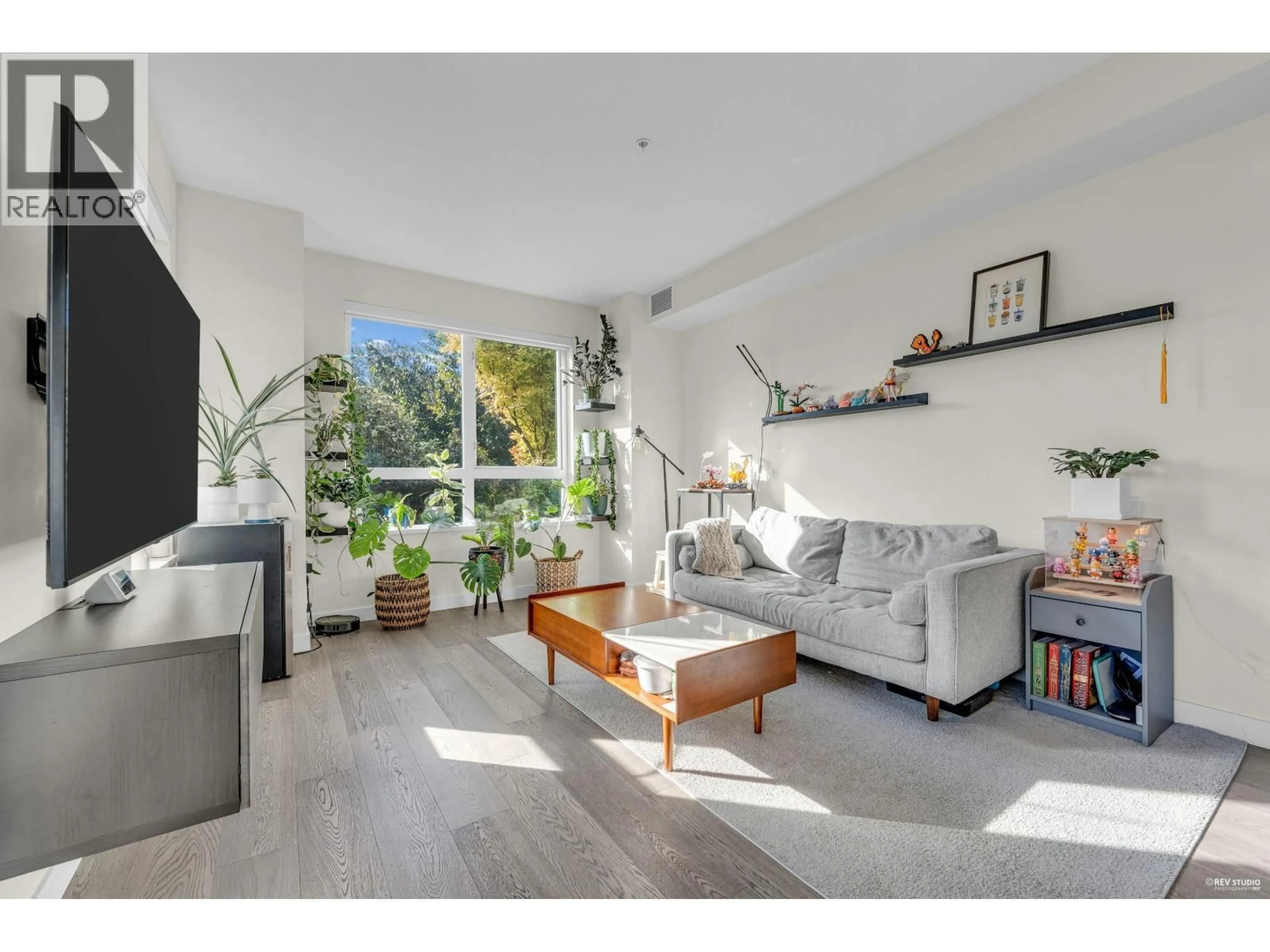 Living room with furniture, unknown for 128 - 4033 MAY DRIVE, Richmond British Columbia V6X0T3