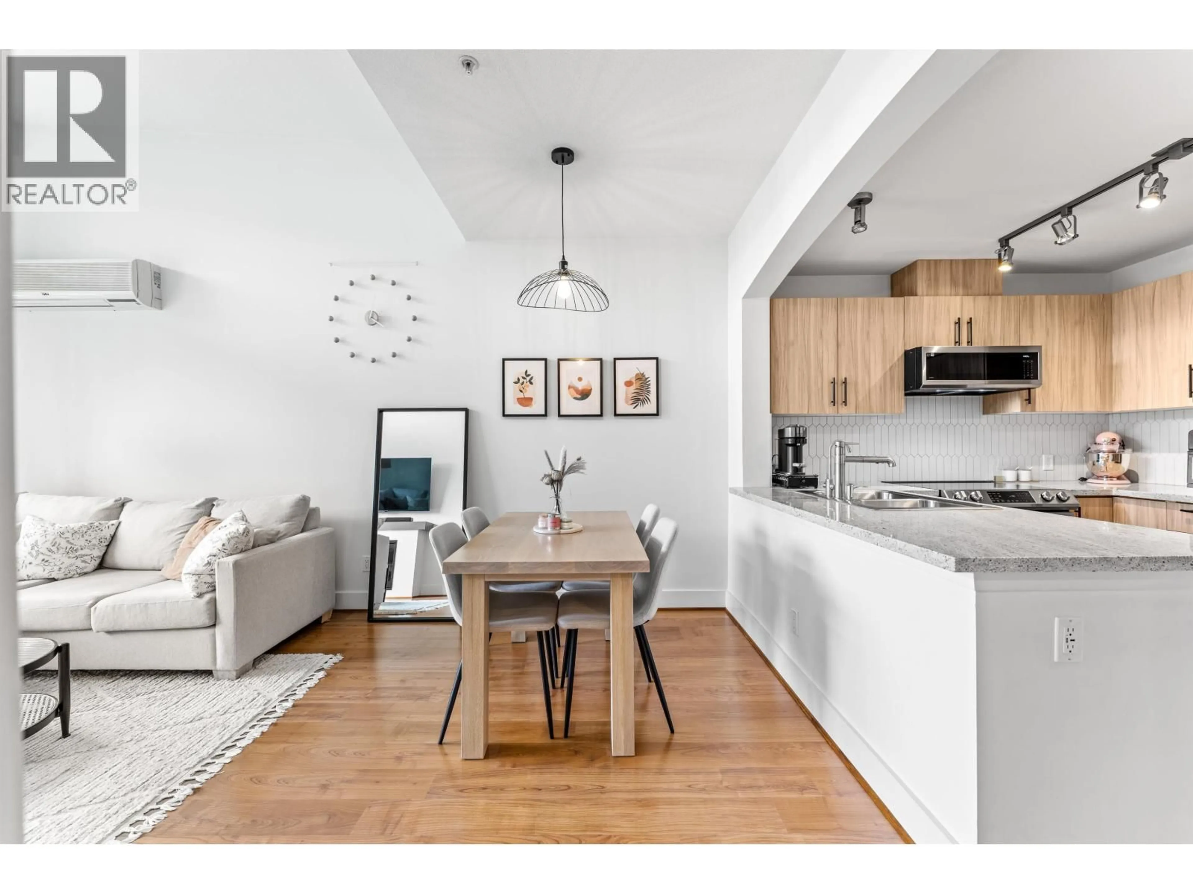 Open concept kitchen, wood/laminate floor for 505 - 7428 BYRNEPARK WALK, Burnaby British Columbia V3N0B4