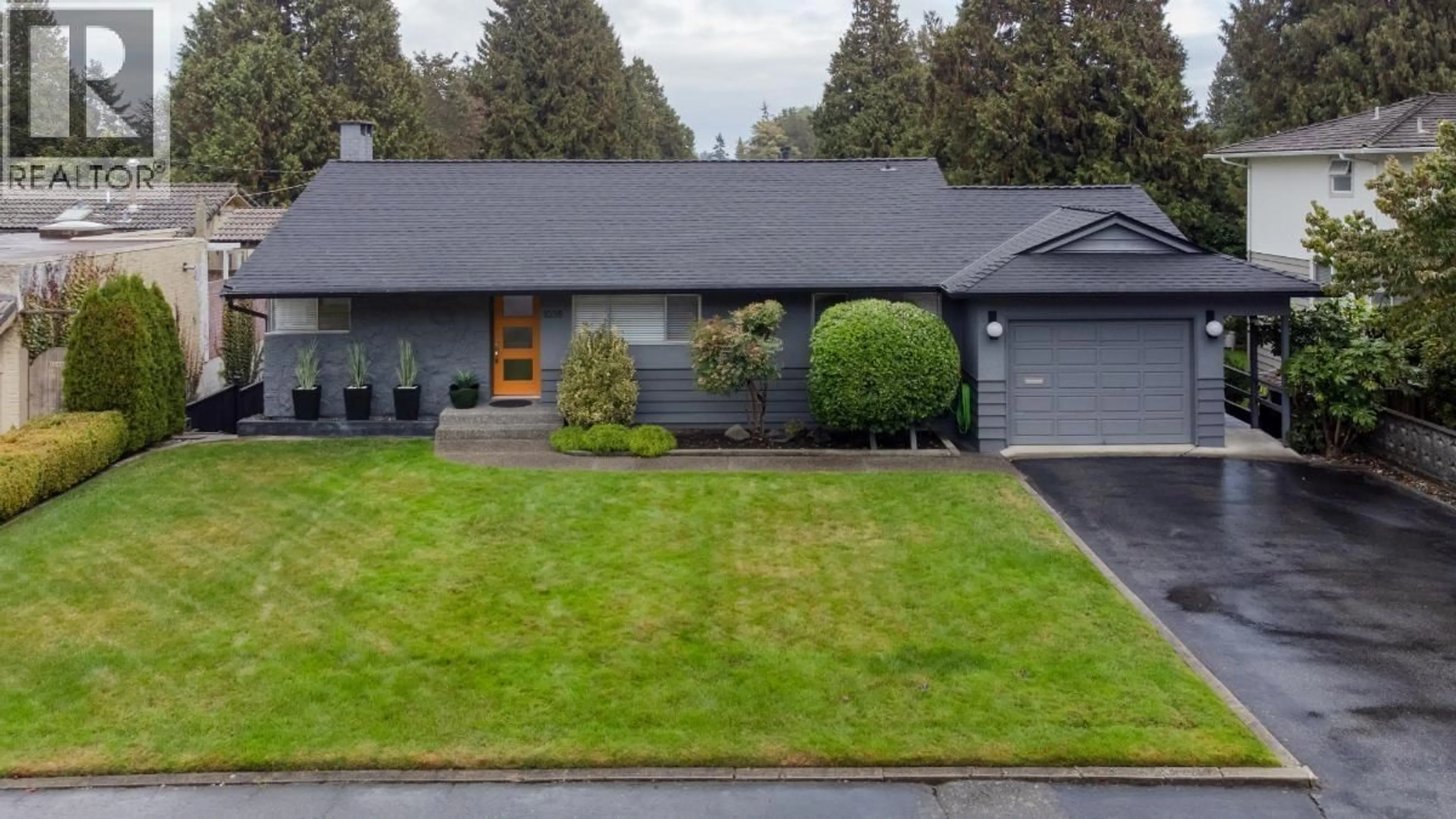 Home with vinyl exterior material, street for 1038 BAYVIEW DRIVE, Delta British Columbia V4M2R7