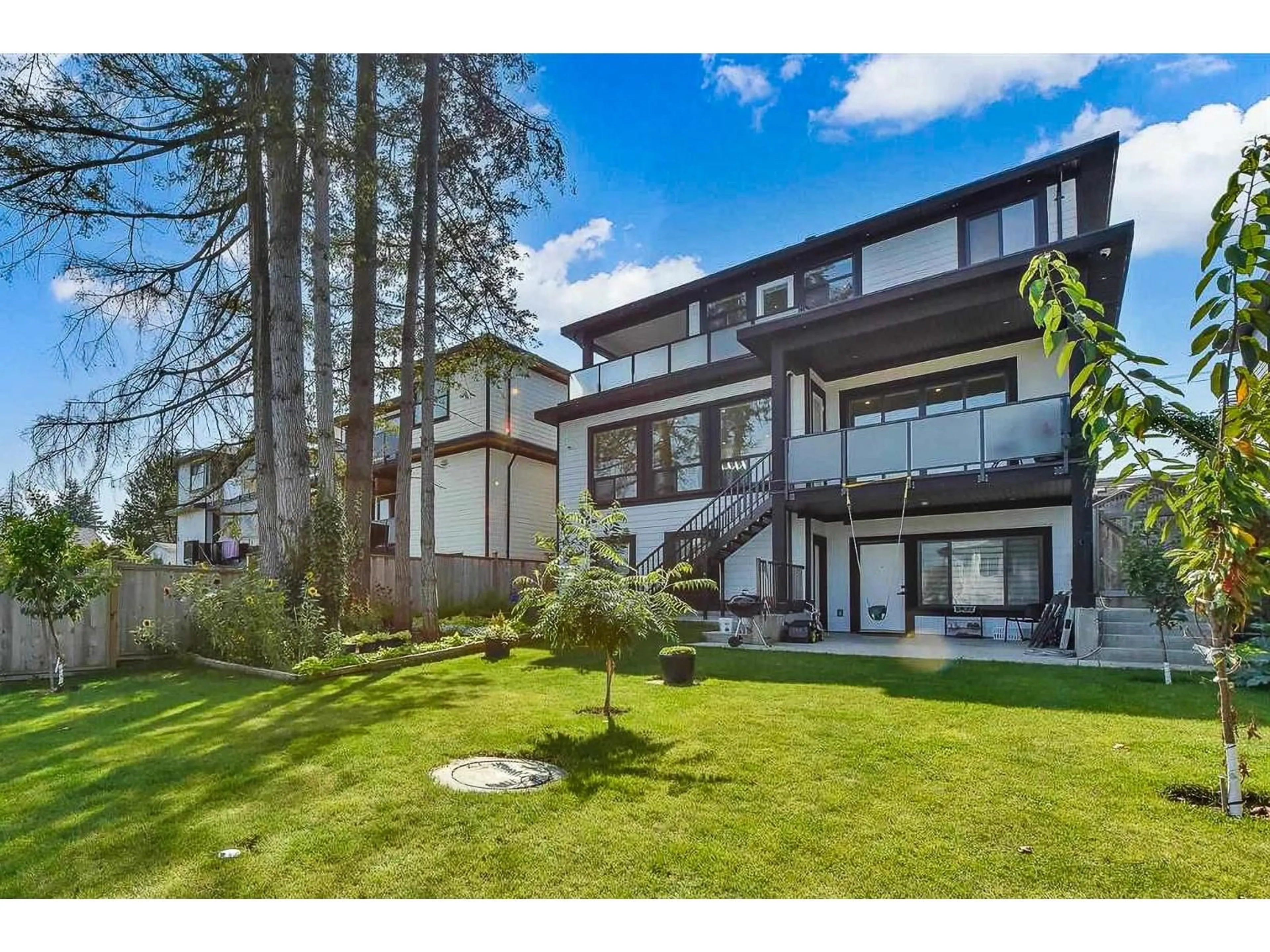 A pic from outside/outdoor area/front of a property/back of a property/a pic from drone, unknown for 8978 160, Surrey British Columbia V4N2Z3