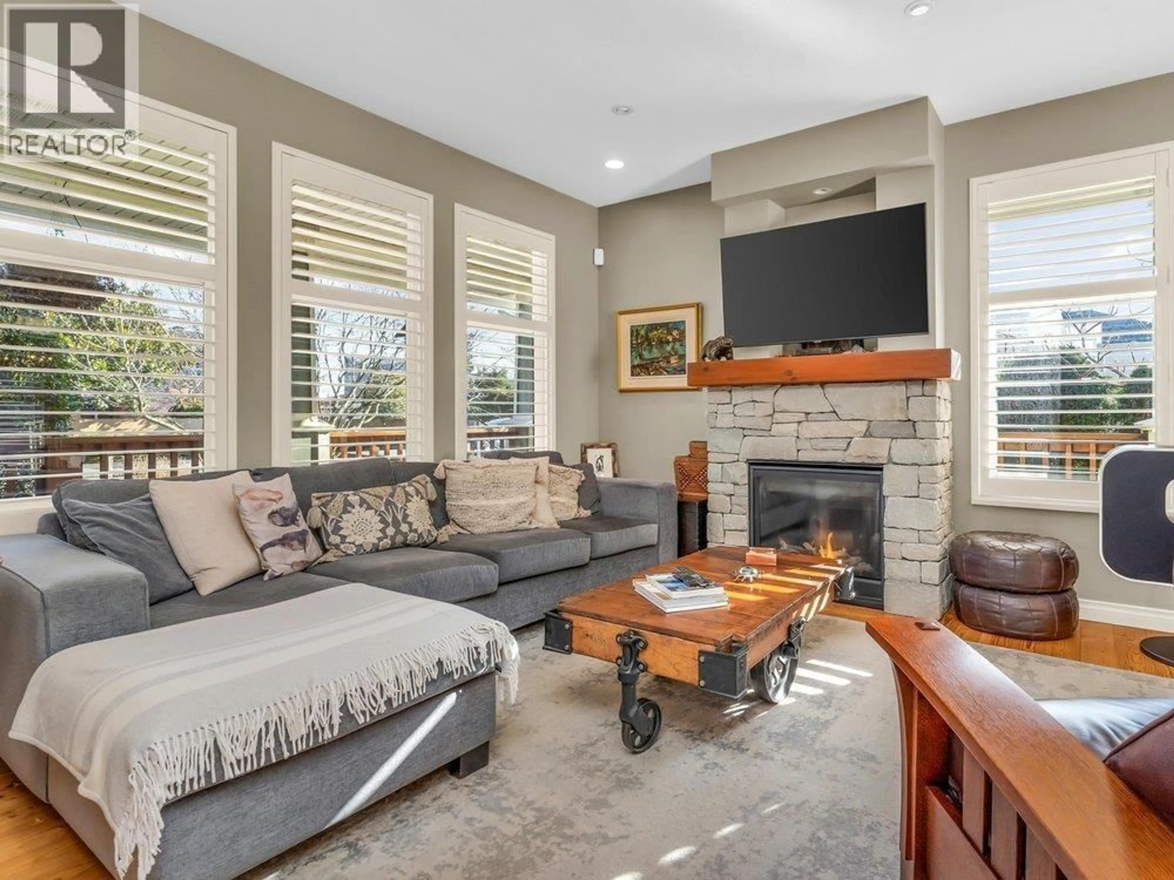 Living room with furniture, unknown for 367 CENTENNIAL PARKWAY, Delta British Columbia V4L1K8