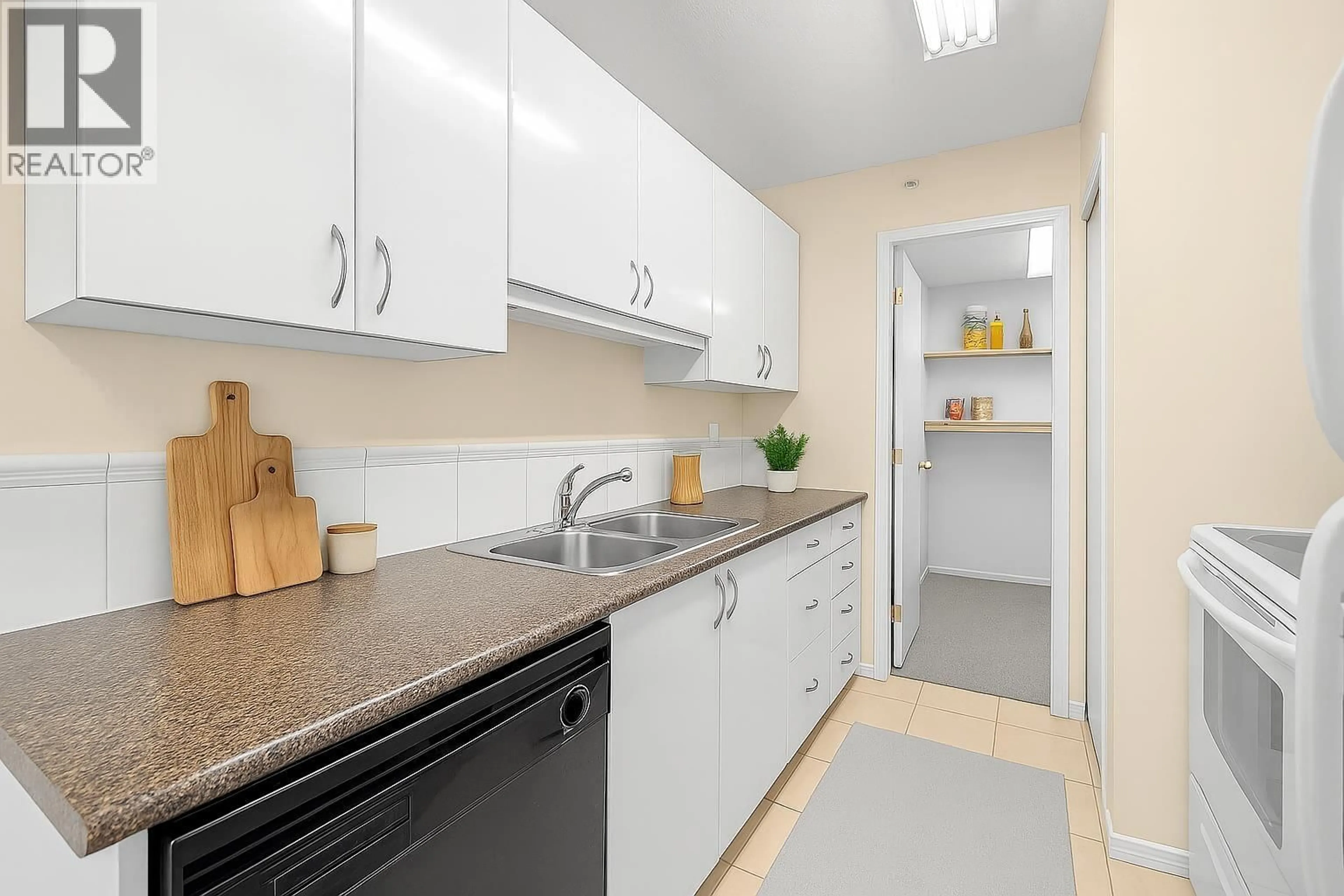 Standard kitchen, unknown for 304 - 939 HOMER STREET, Vancouver British Columbia V6B2W6