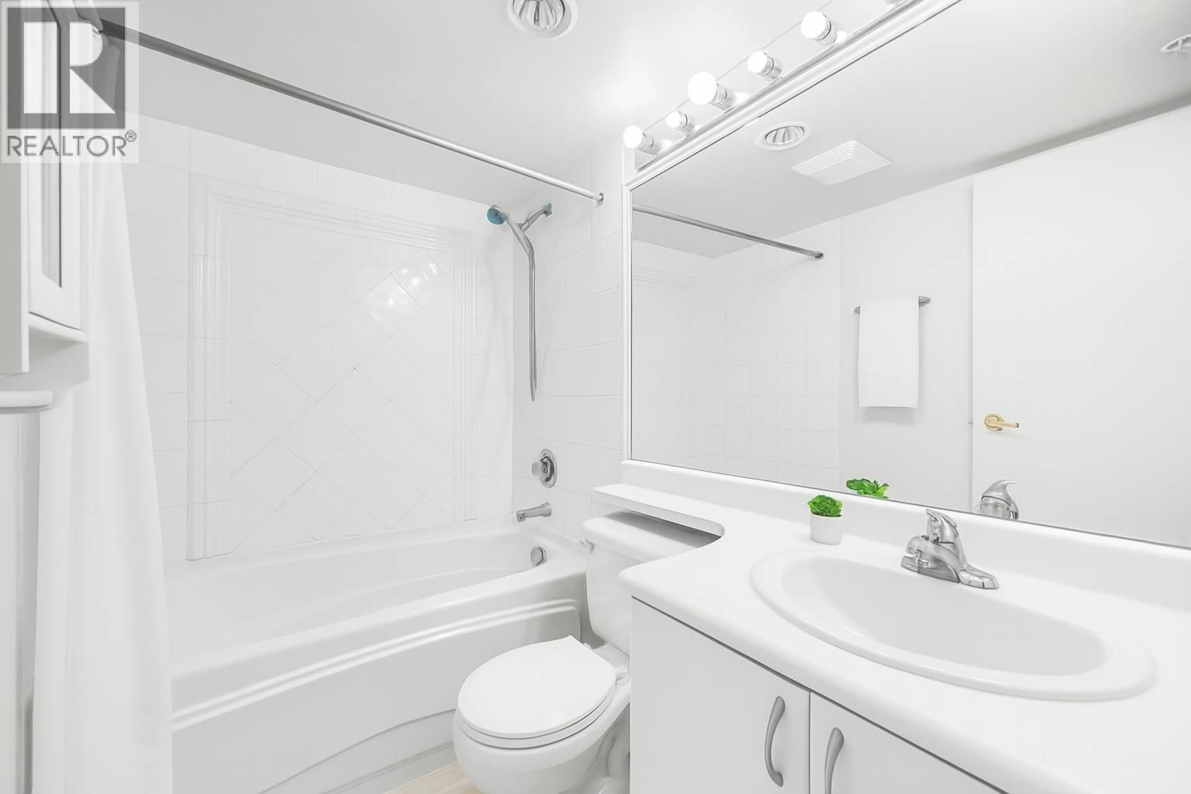 Standard bathroom, unknown for 304 - 939 HOMER STREET, Vancouver British Columbia V6B2W6