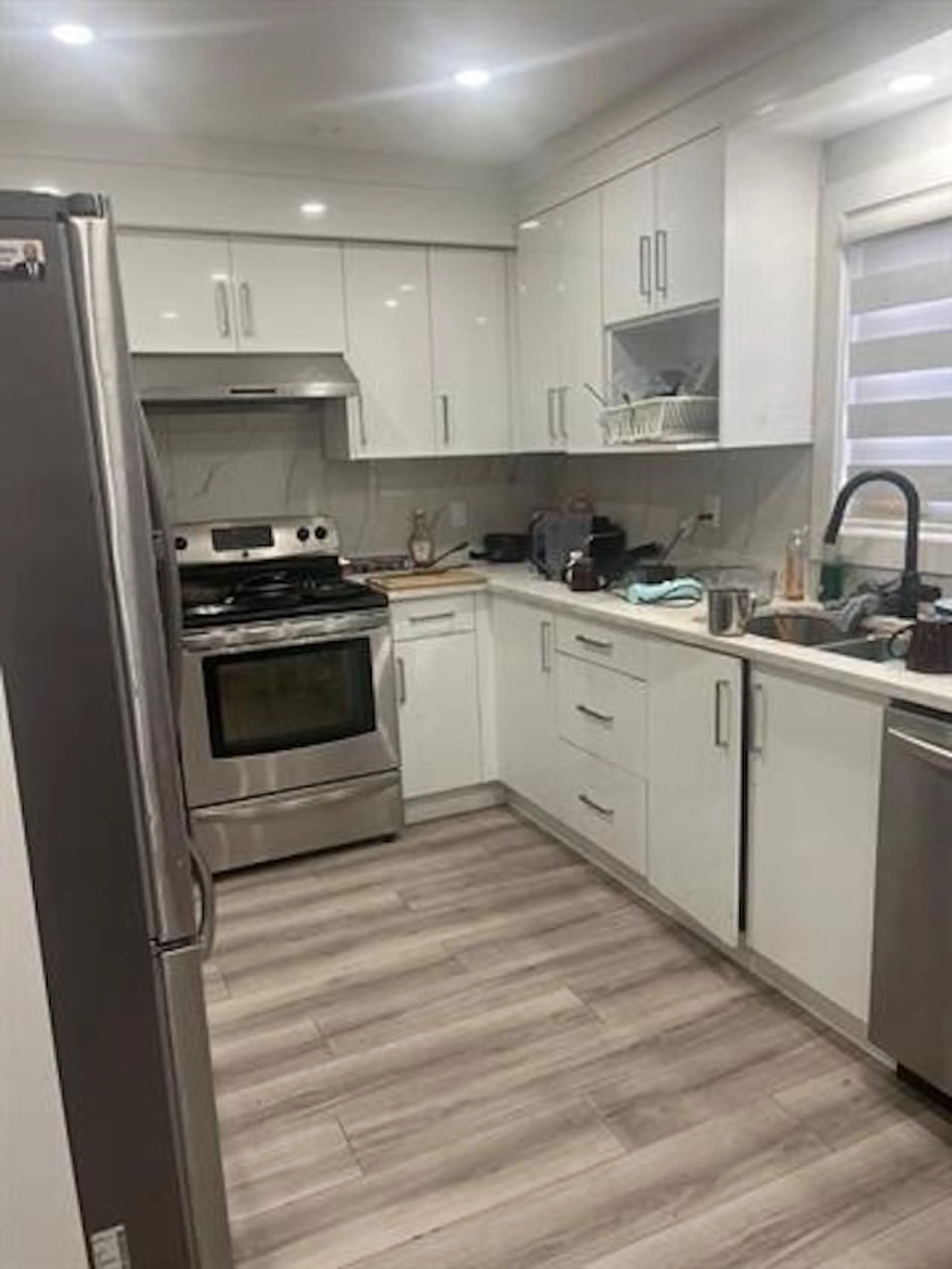 Standard kitchen, unknown for 13960 80A, Surrey British Columbia V3W6P6