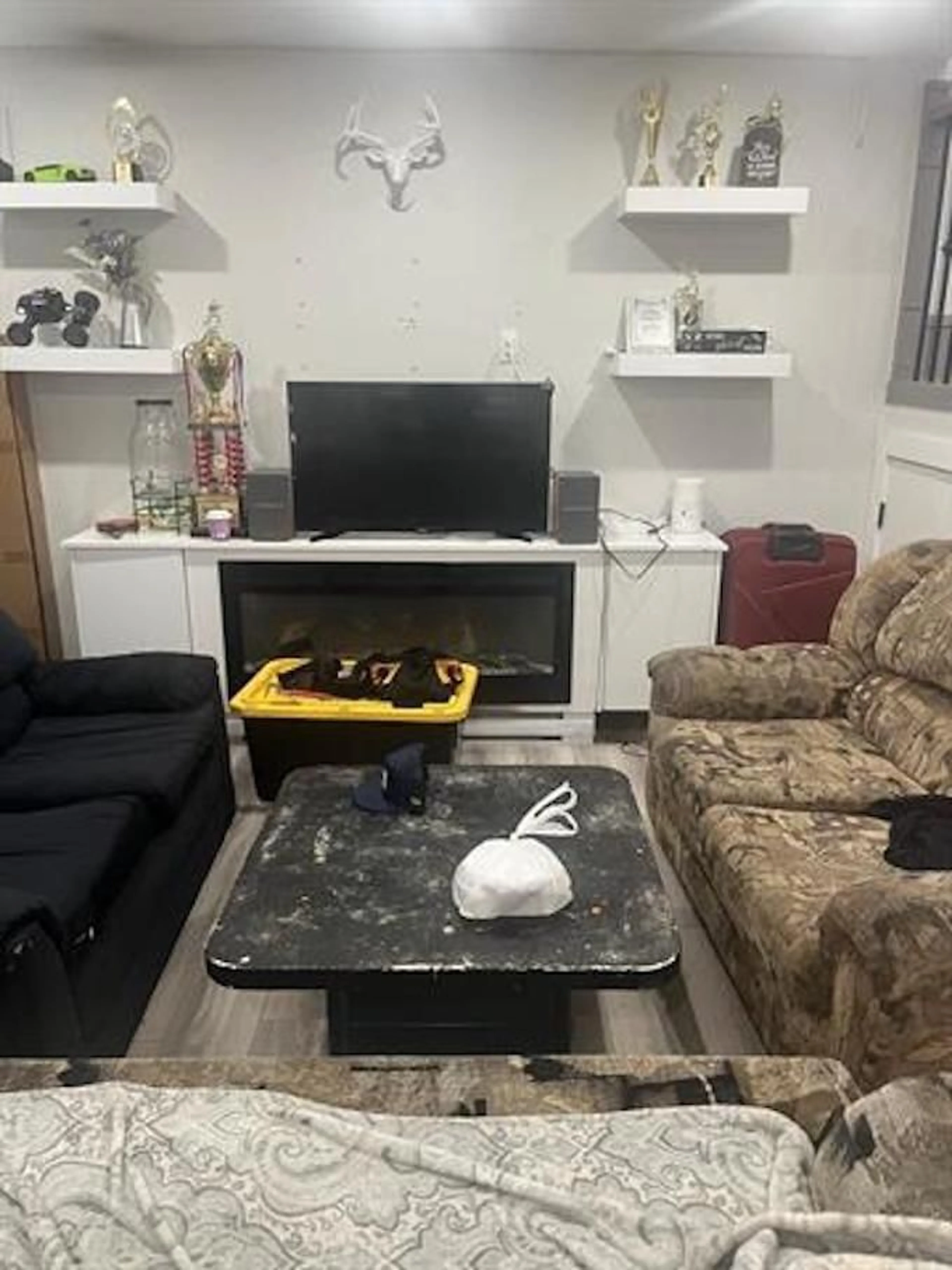 Living room with furniture, floor is not visible for 13960 80A, Surrey British Columbia V3W6P6