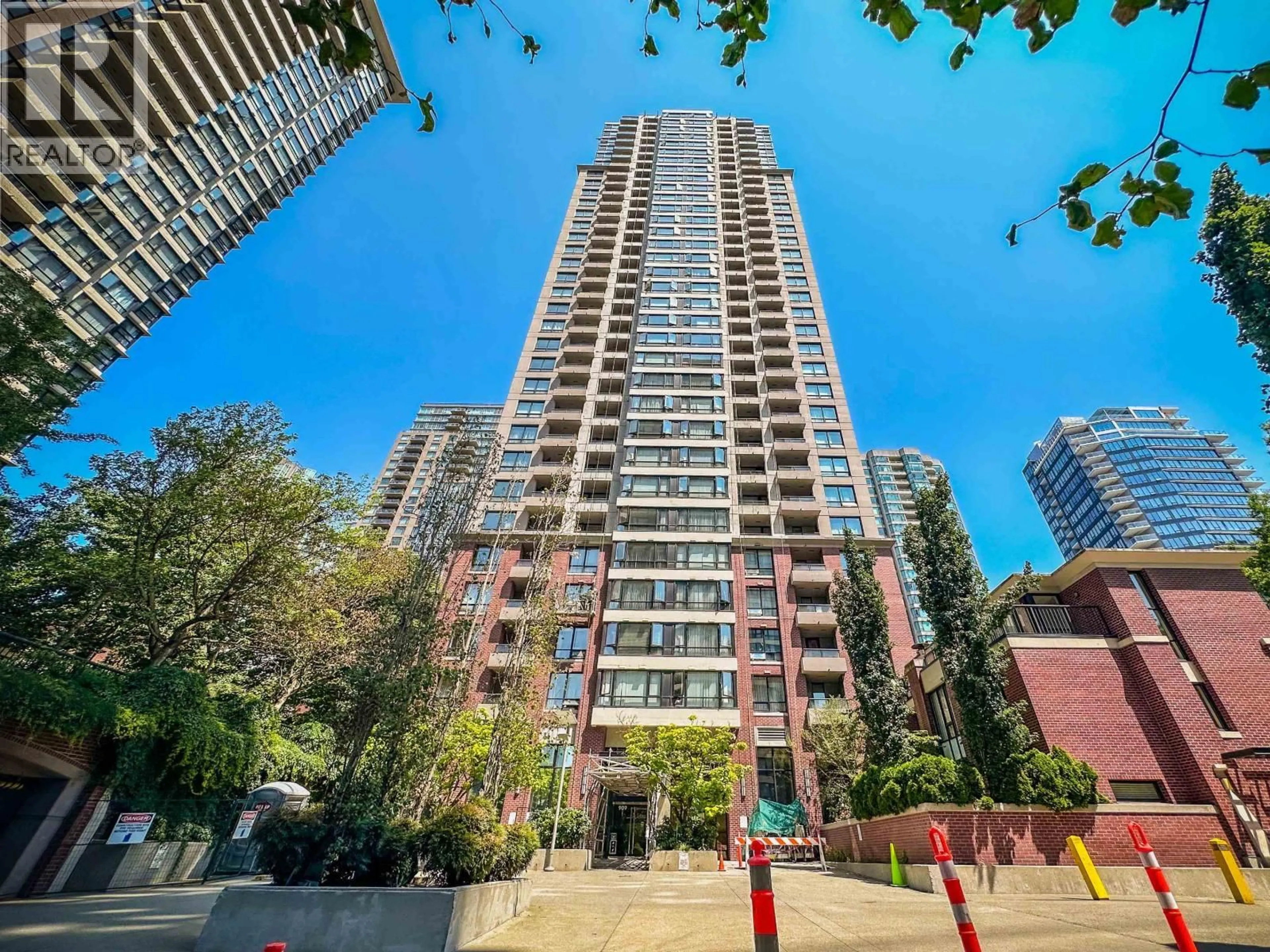 A pic from outside/outdoor area/front of a property/back of a property/a pic from drone, city buildings view from balcony for 2105 - 909 MAINLAND STREET, Vancouver British Columbia V6B1S3