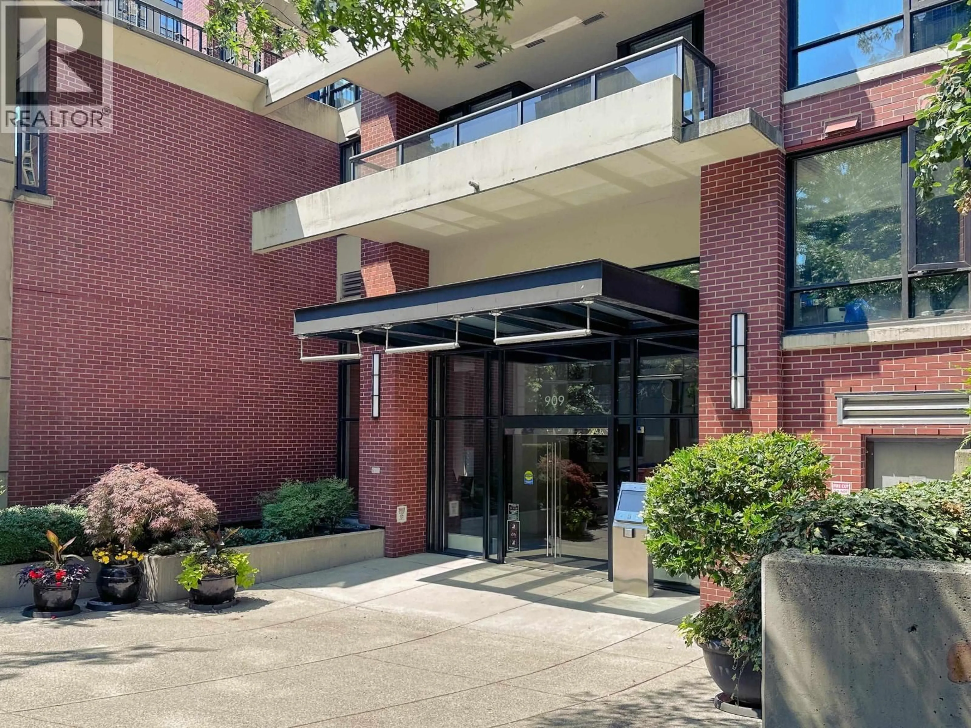 Indoor foyer for 2105 - 909 MAINLAND STREET, Vancouver British Columbia V6B1S3